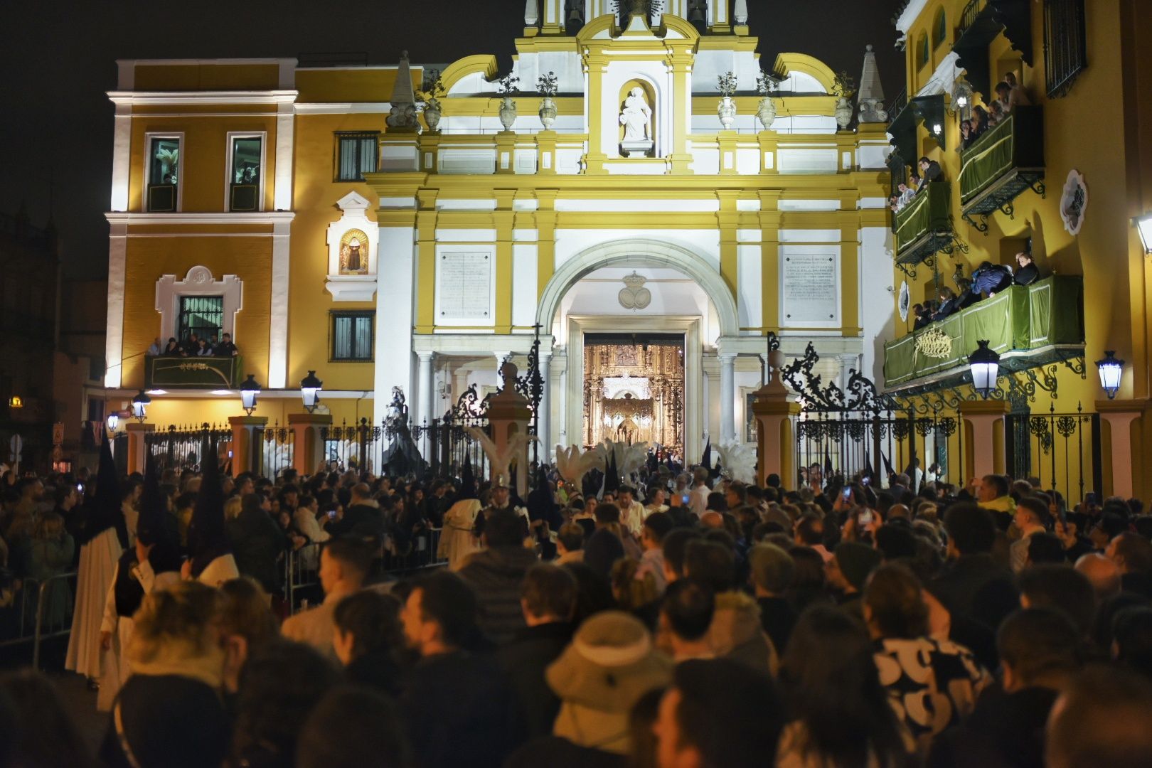 La basílica de la Macarena, la pasada 'Madrugá', tras comunicarse la decisión de que no hacen estación de penitencia.
