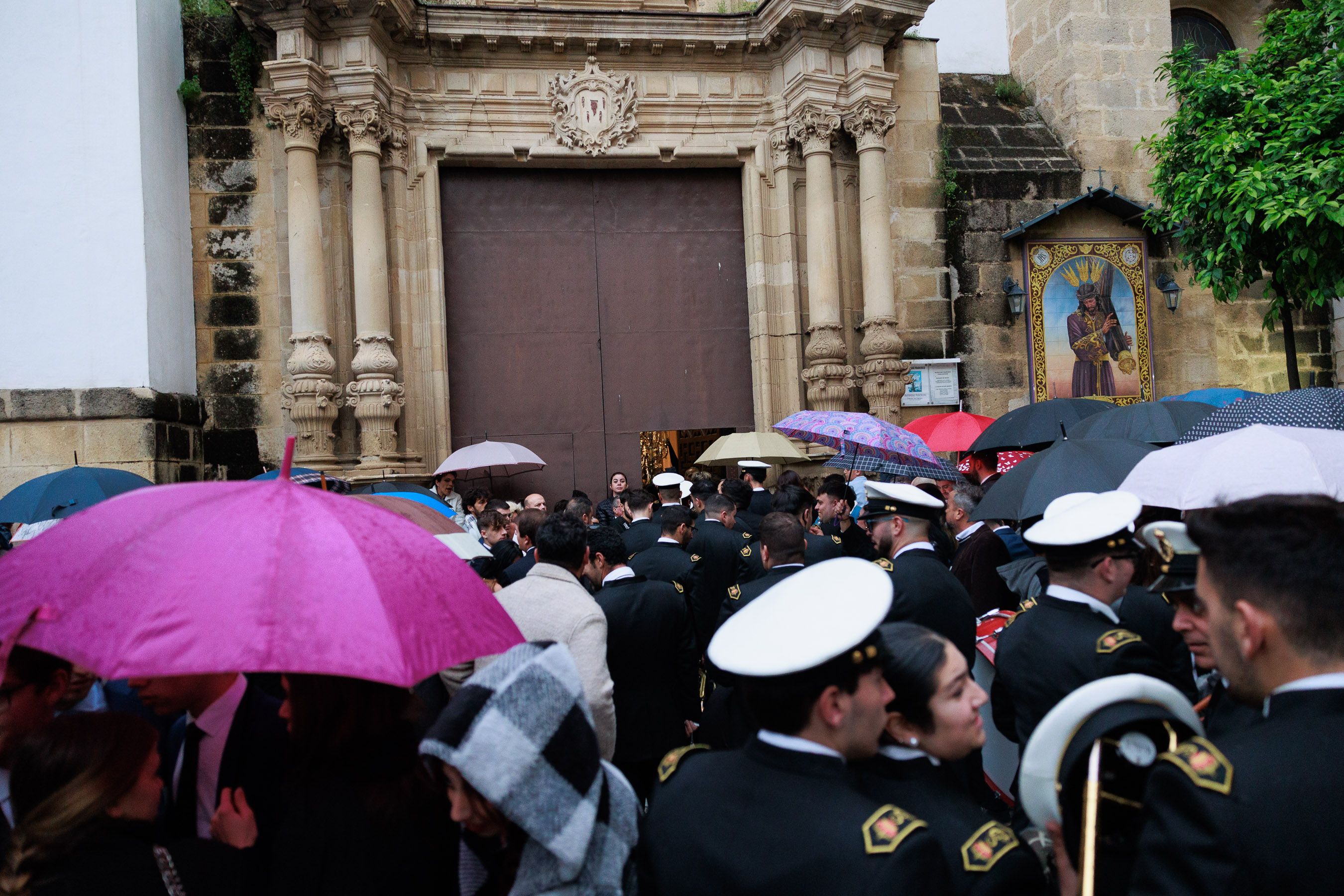 La lluvia, como ocurriese la última Semana Santa, parece que va a marcar el destino de la Magna Mariana de Jerez. La lluvia, como ocurriese la última Semana Santa, parece que va a marcar el destino de la Magna Mariana de Jerez.