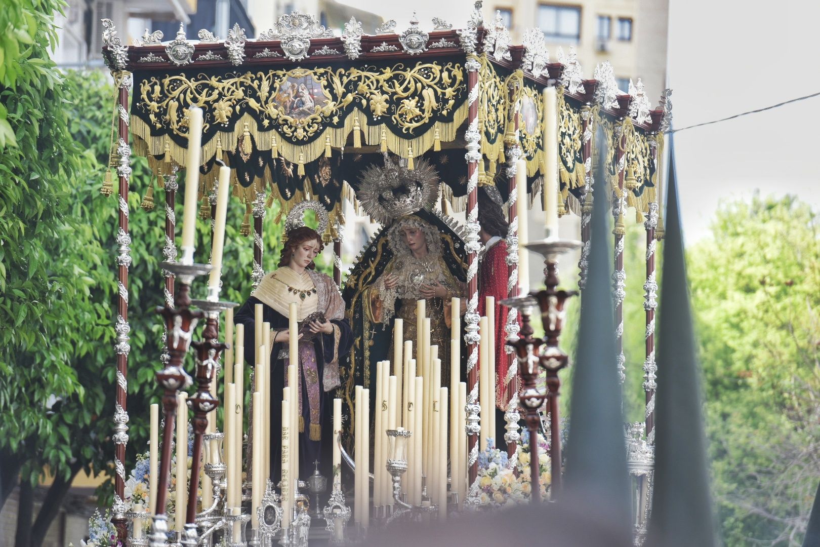 Hermandad del Sol, Sábado Santo en Sevilla.