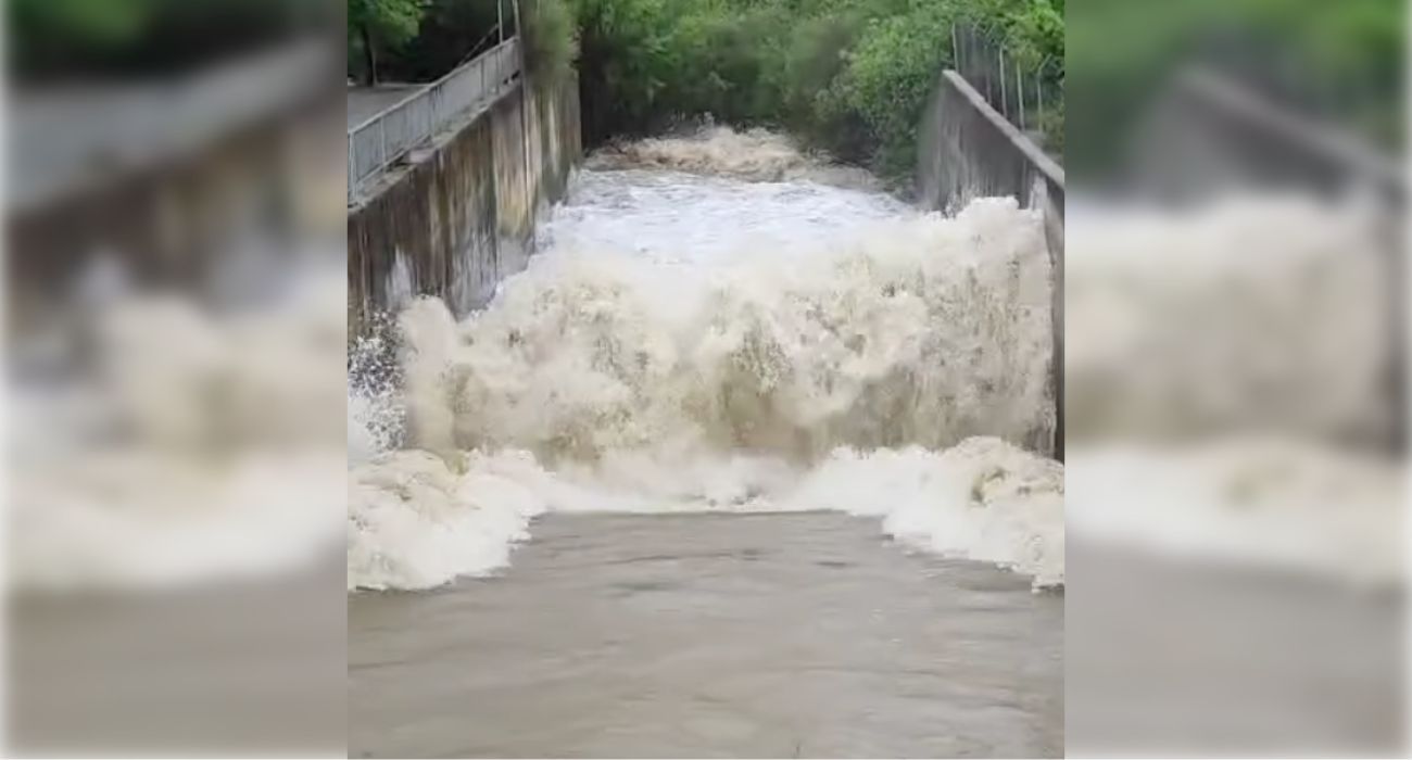 Así corre el agua en el trasvase Guadiaro-Majaceite. Así corre el agua en el trasvase Guadiaro-Majaceite.