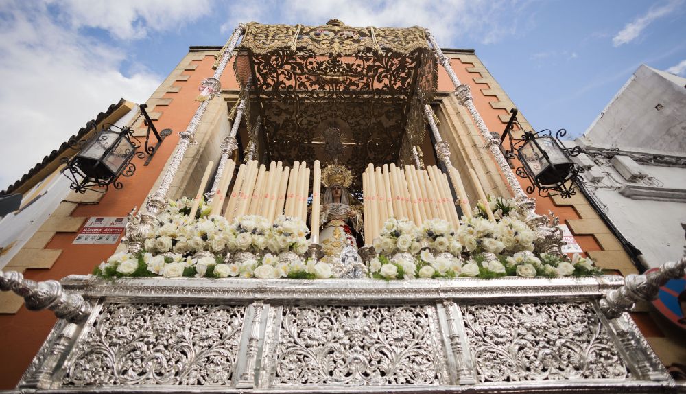 Madre de Dios del Patrocinio en la puerta de salida. 