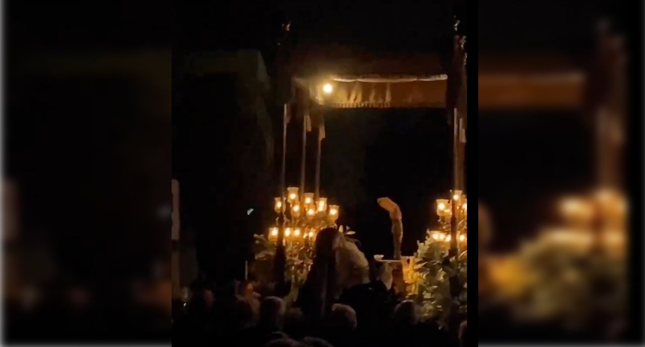 El palio de la Virgen de los Dolores, sin la talla de la Dolorosa.