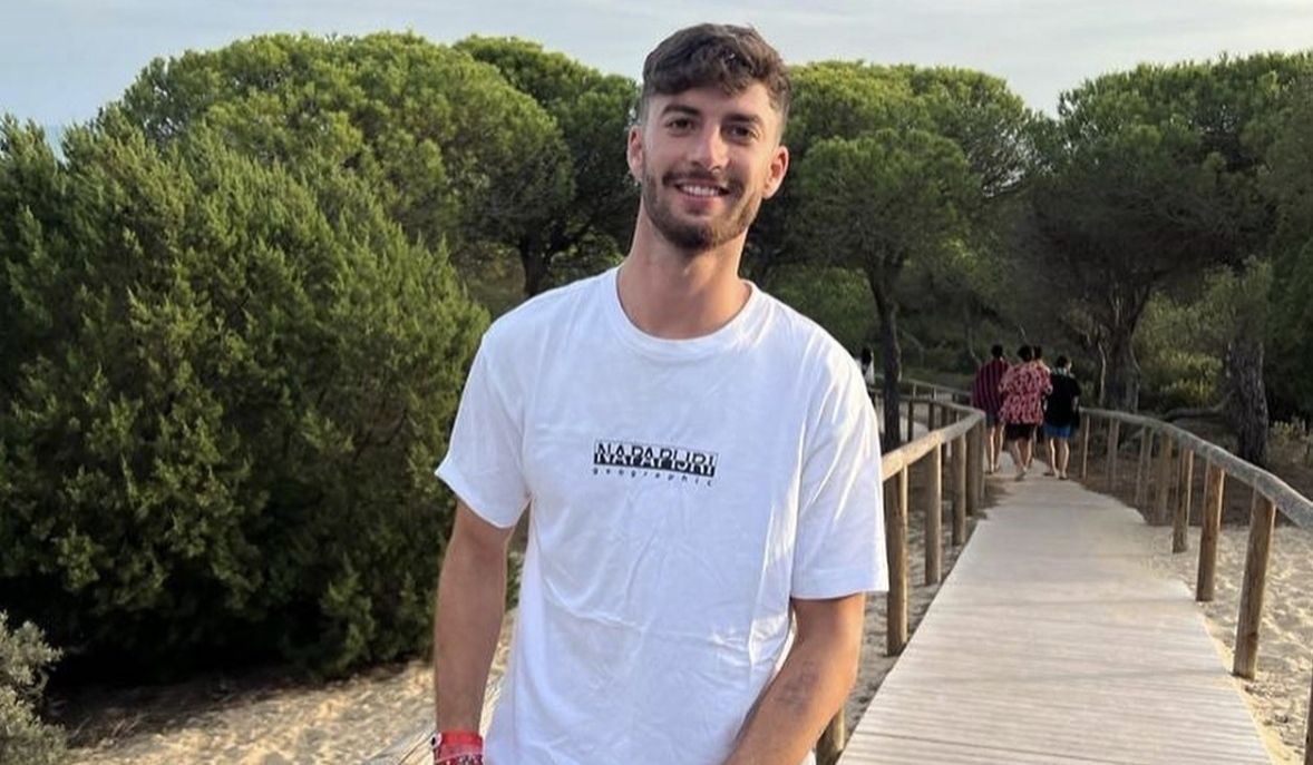 Carlos García, el tiktoker que va a esconder un sobre con dinero en Jerez.