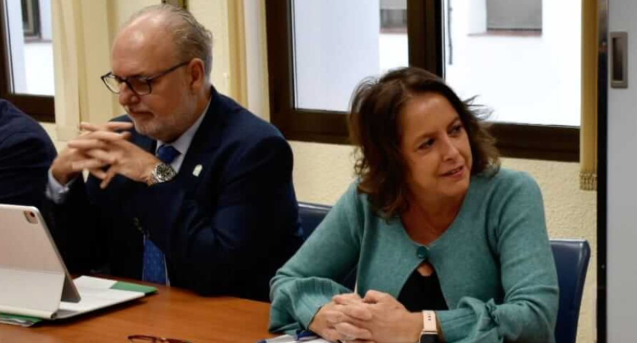 Miguel Ángel Guzmán, investigado por el departamento de Justicia de la Junta, junto a la consejera de Salud, Catalina García. Miguel Ángel Guzmán, investigado por el departamento de Justicia de la Junta, junto a la consejera de Salud, Catalina García.
