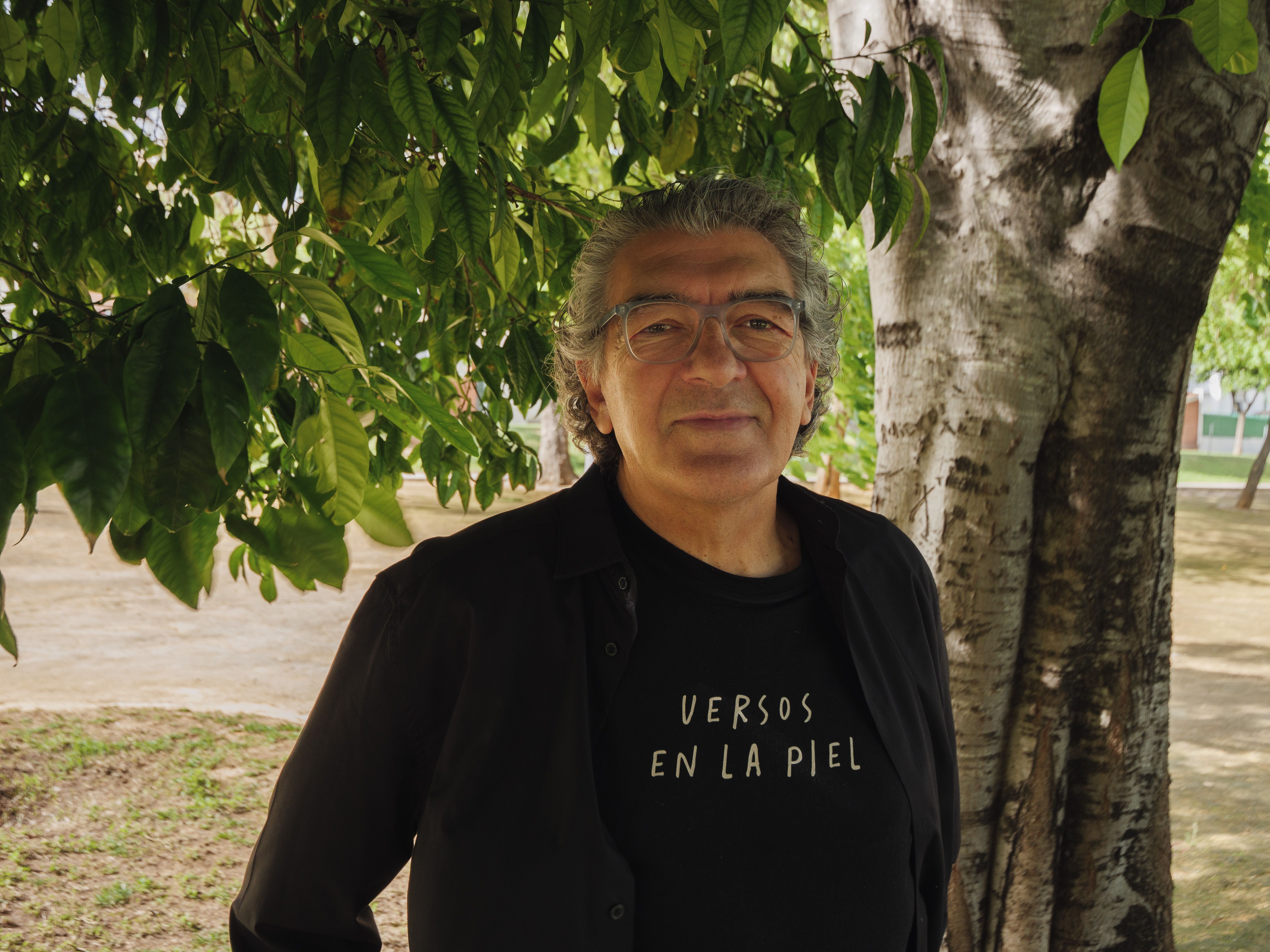 “Cómo darle rienda suelta a los acordes que llevo, perdidos en la memoria, ocultos en los deseos”  (Pedro Grimaldi). Foto: Rubén Carrera