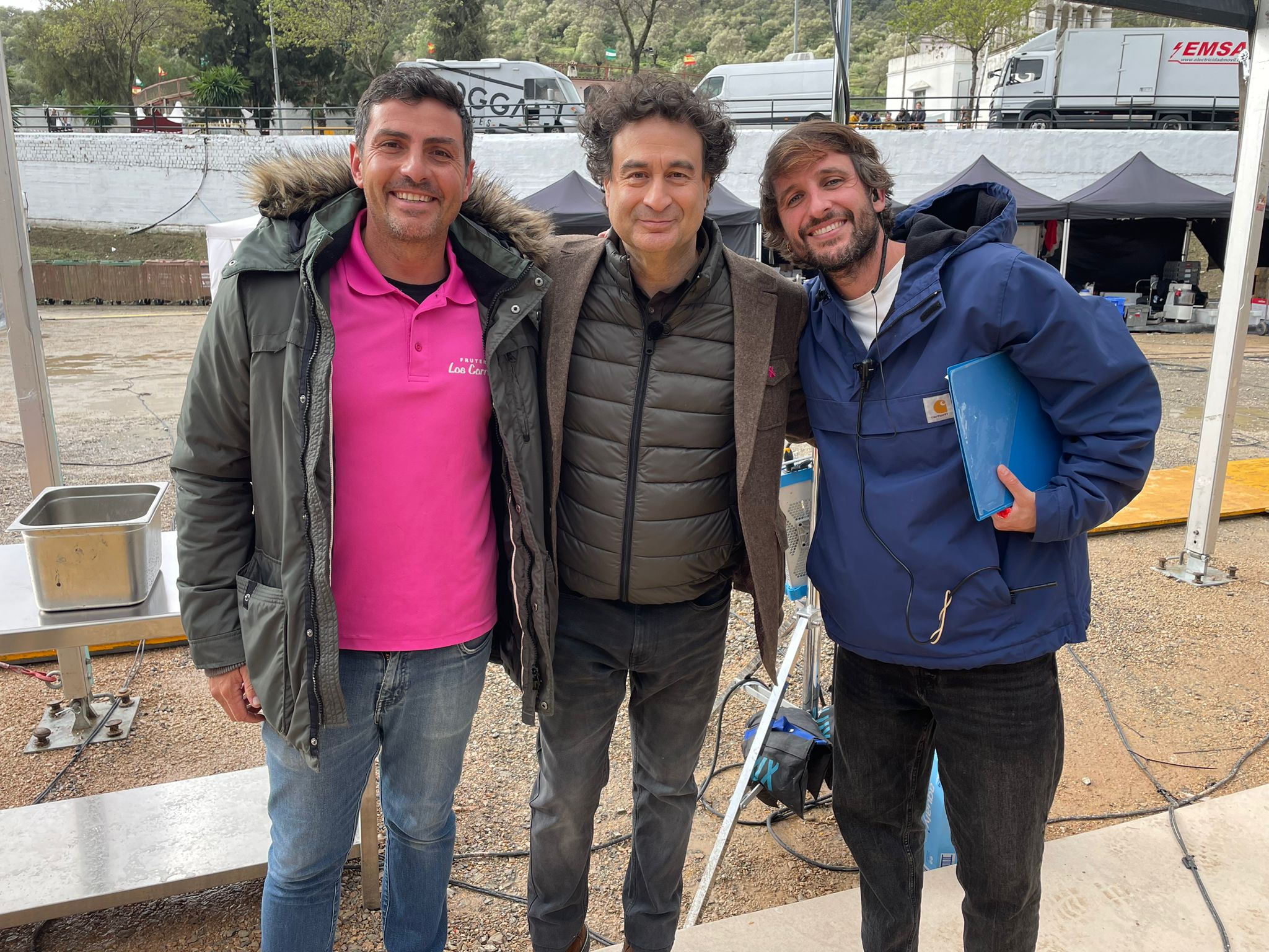 Ismael, con el presentador Pepe Rodríguez y el cocinero gaditano Ale Alcántara en la grabación de un programa.