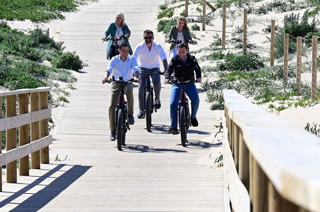 Moreno, Fernández-Pacheco y Bruno García, de avanzadilla frente a Almudena Martínez y Mercedes Colombo, en una imagen difundida por Diputación de Cádiz.