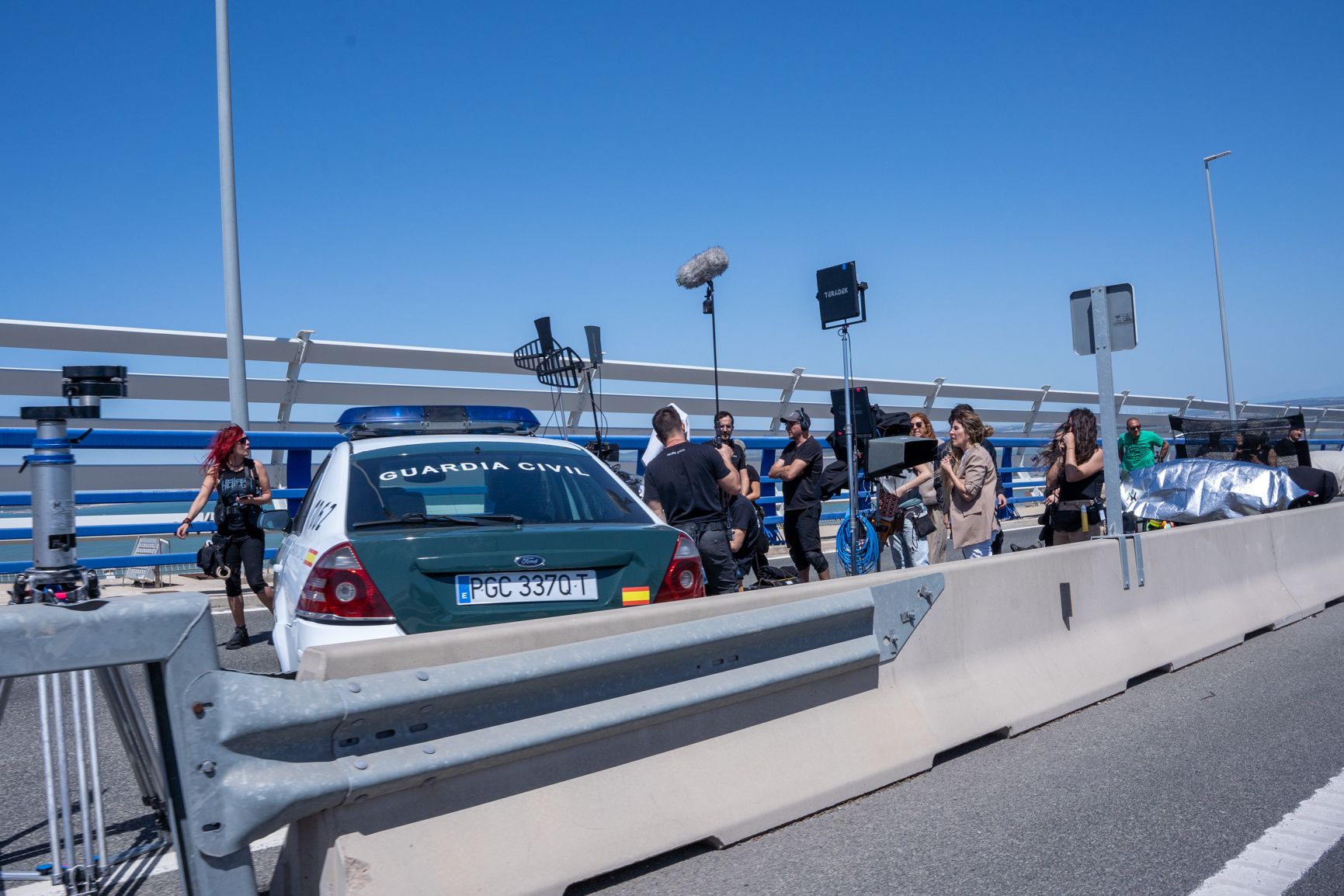 Rodaje de una producción en el puente de Cádiz.