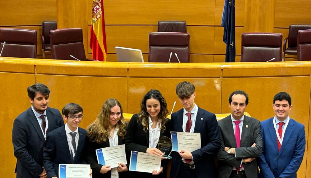 El colegio isleño triunfa en el senado.