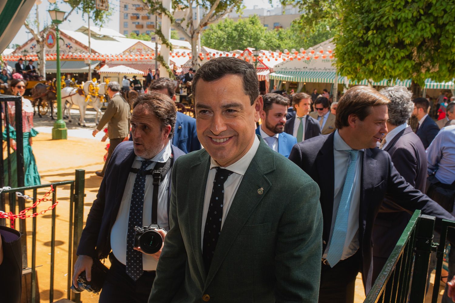 Juanma Moreno, durante una Feria de Sevilla.
