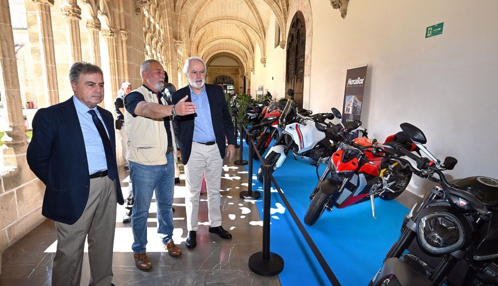Agustin Munoz   Exposicion motocicletas   02