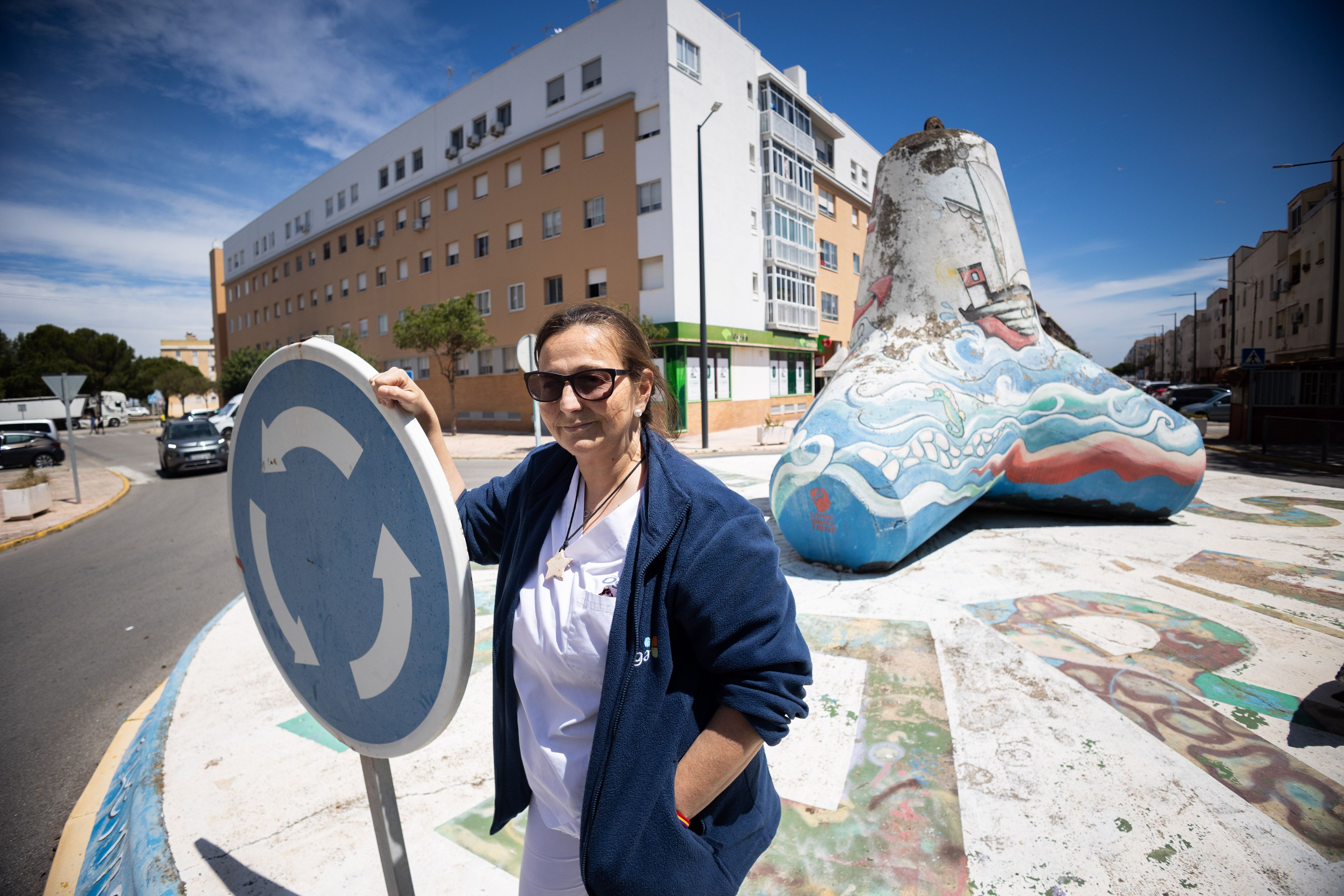 Raquel Rodríguez, la mujer trabajadora que se enfrentó a la tanqueta de la UIP en la huelga del metal, este jueves en la rotonda donde se dieron los disturbios.