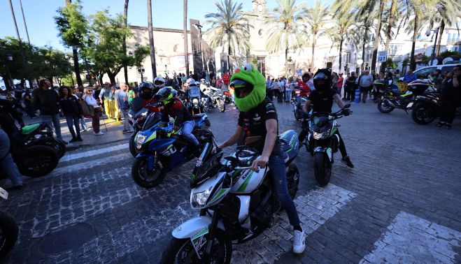 Llegada de los motores al centro de Jerez.