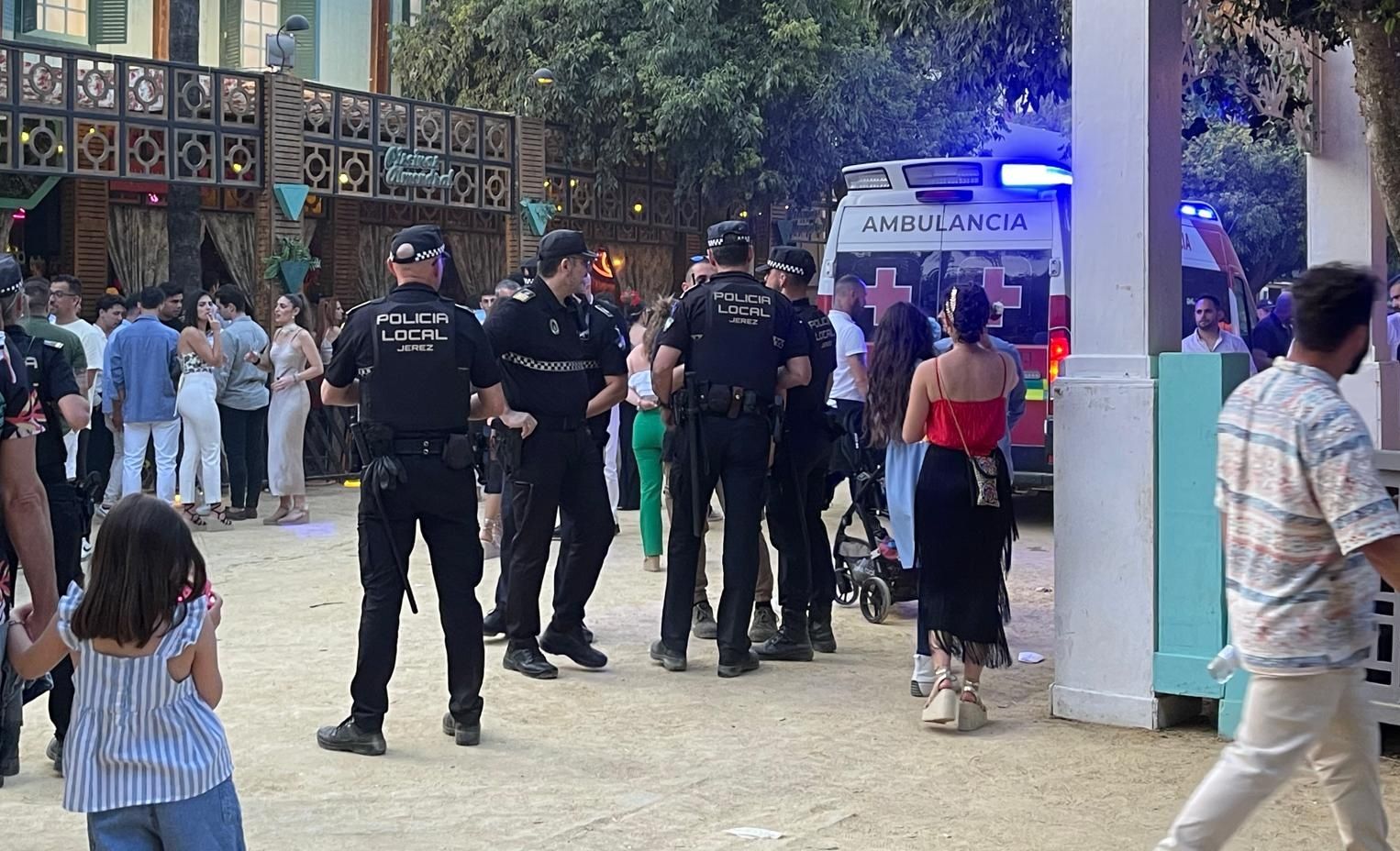 Enorme revuelo en la pasada Feria de Jerez por una pelea en una caseta de llamadas ahora 'no tradicionales'. Enorme revuelo en la pasada Feria de Jerez por una pelea en una caseta de llamadas ahora 'no tradicionales'.