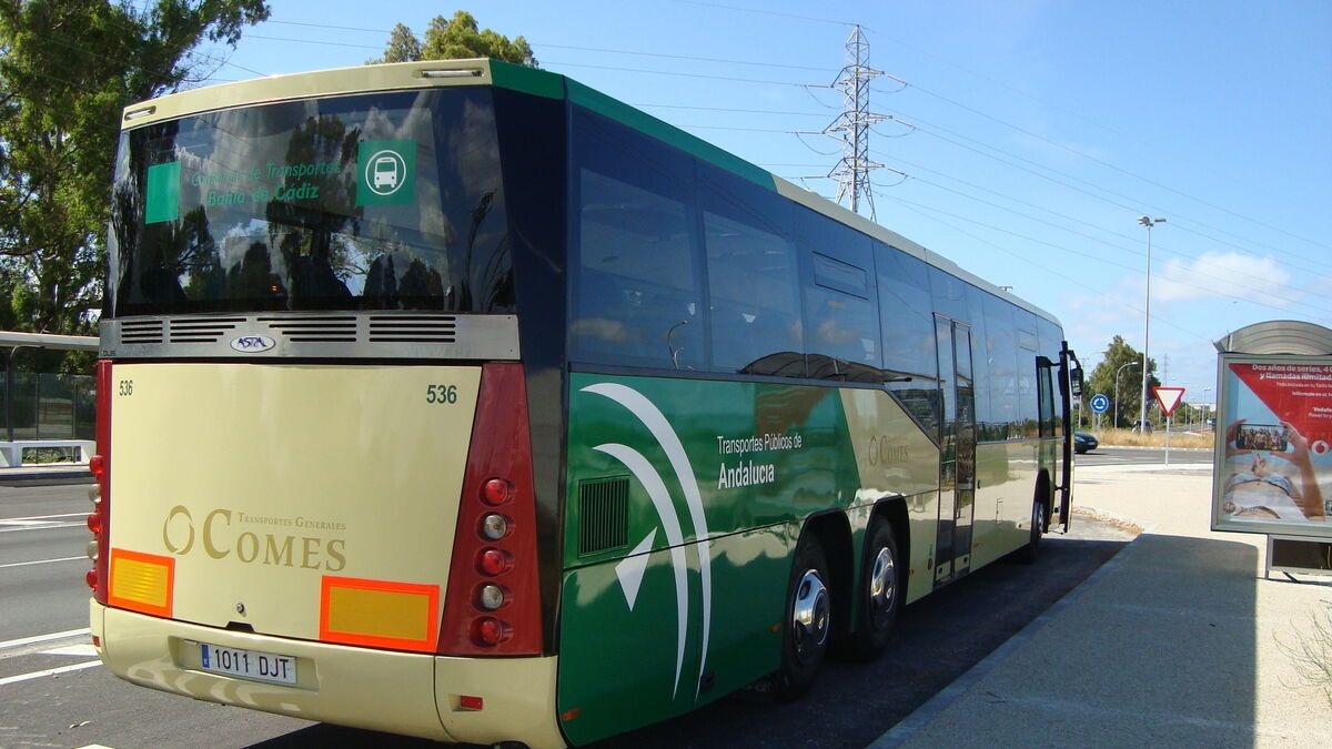 Un autobús del Consorcio de transportes de la Bahía de Cádiz en una imagen reciente