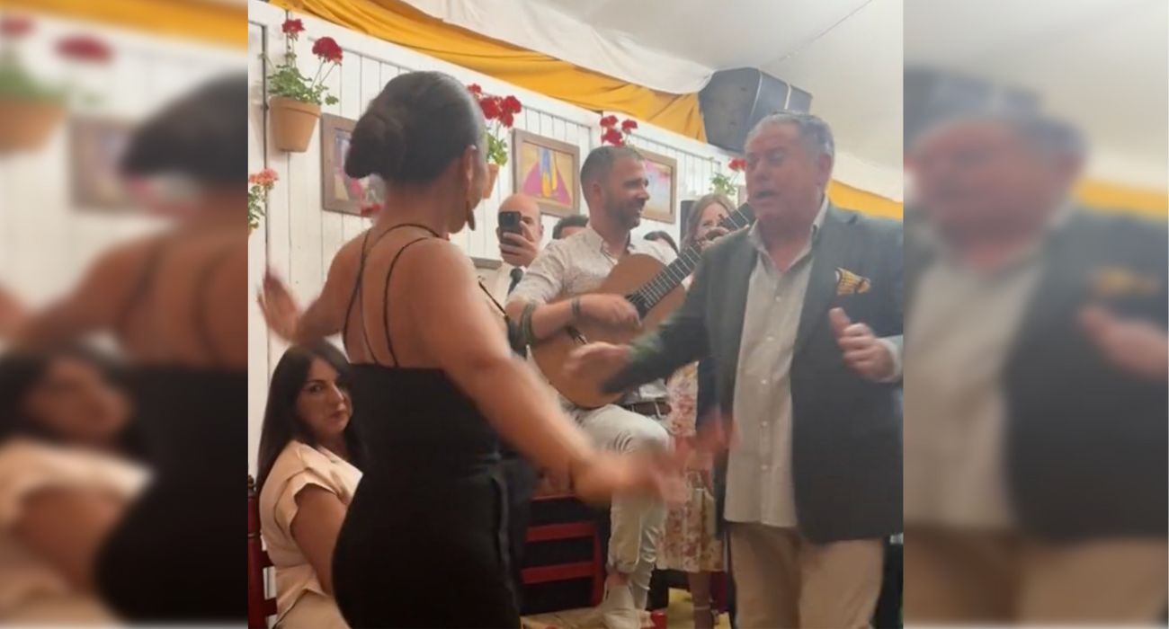 Enrique El Zambo canta con María Molina al baile, en una pasada Feria de Jerez. Enrique El Zambo canta con María Molina al baile, en una pasada Feria de Jerez.