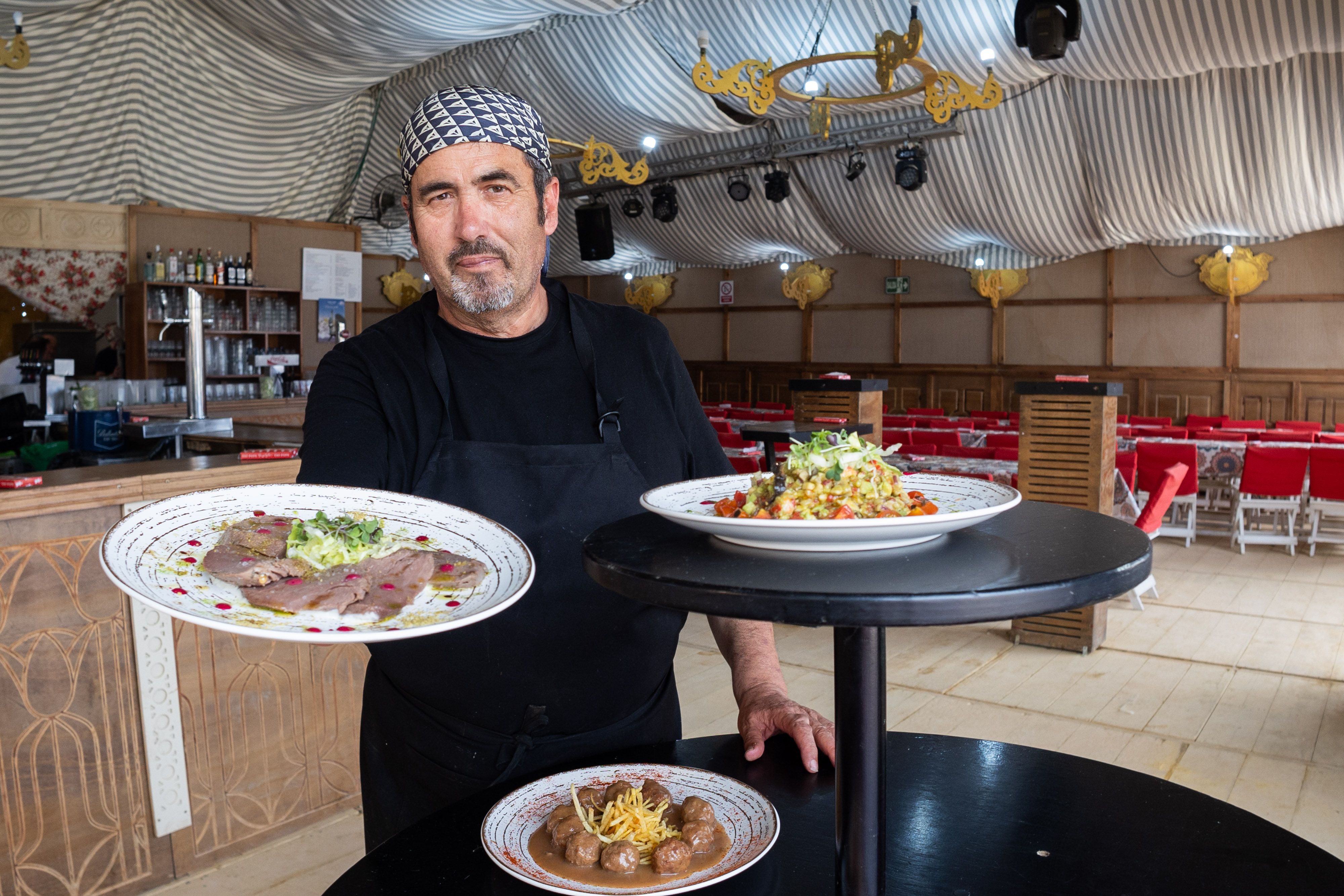 El chef Juan Carlos Carrasco, un veterano en la Feria, en su caseta.