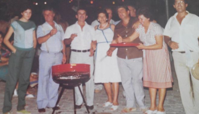 Hasta barbacoas se organizaban en las plazas.