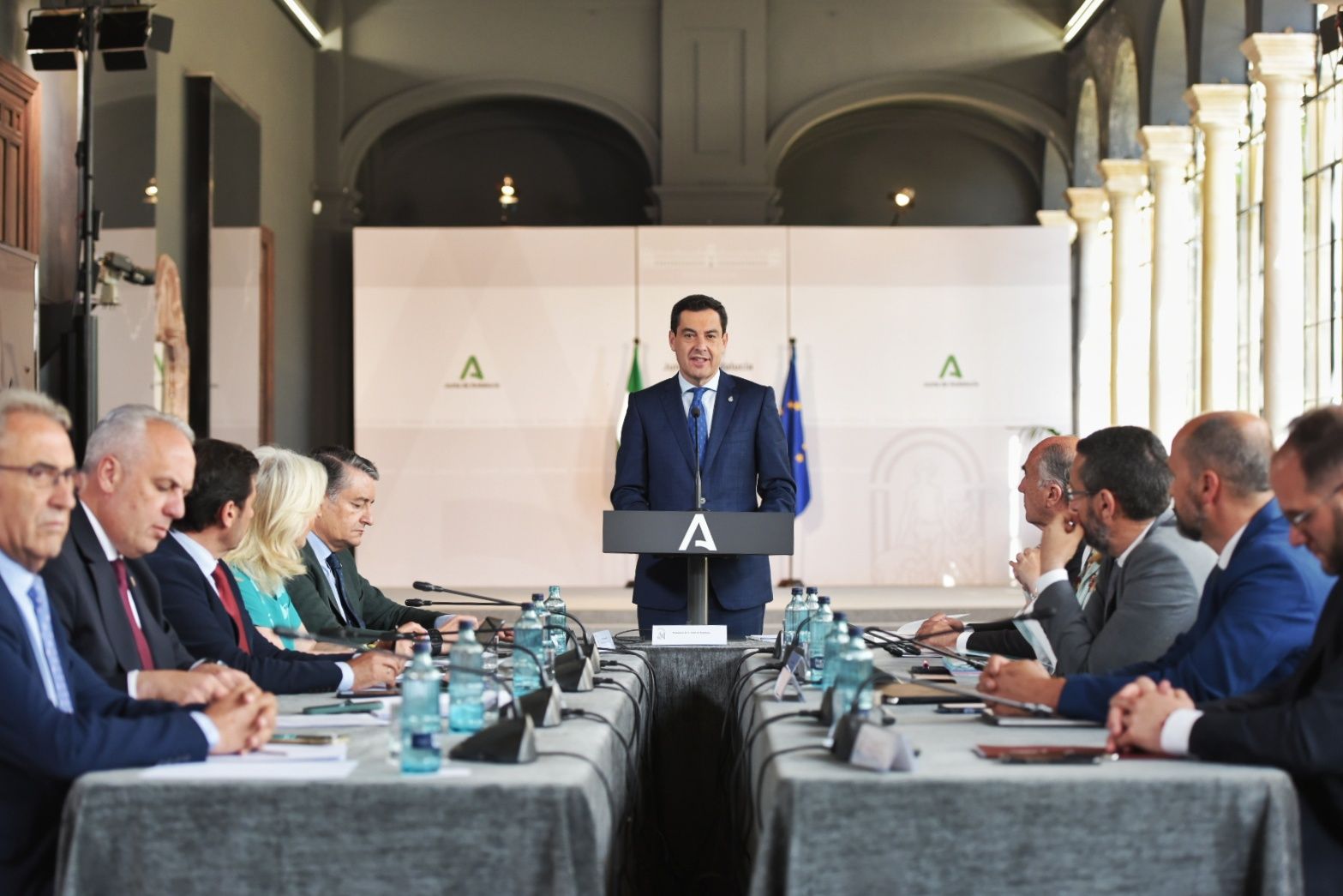 Juanma Moreno tras la reunión con los alcaldes del Campo de Gibraltar.