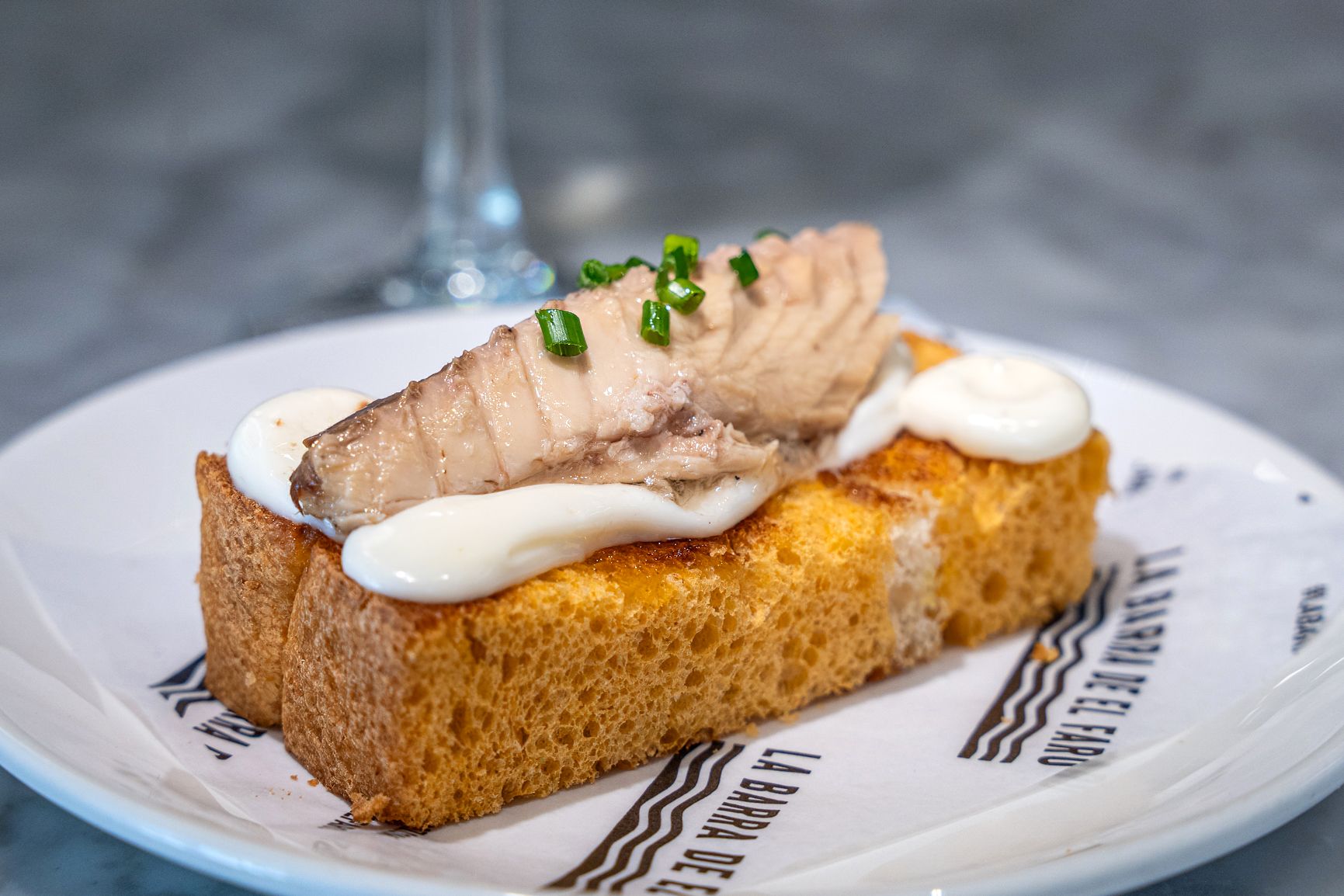 El dobladillo de caballa según El Faro, una de sus muchas tapas tradicionales y populares.   REYNA