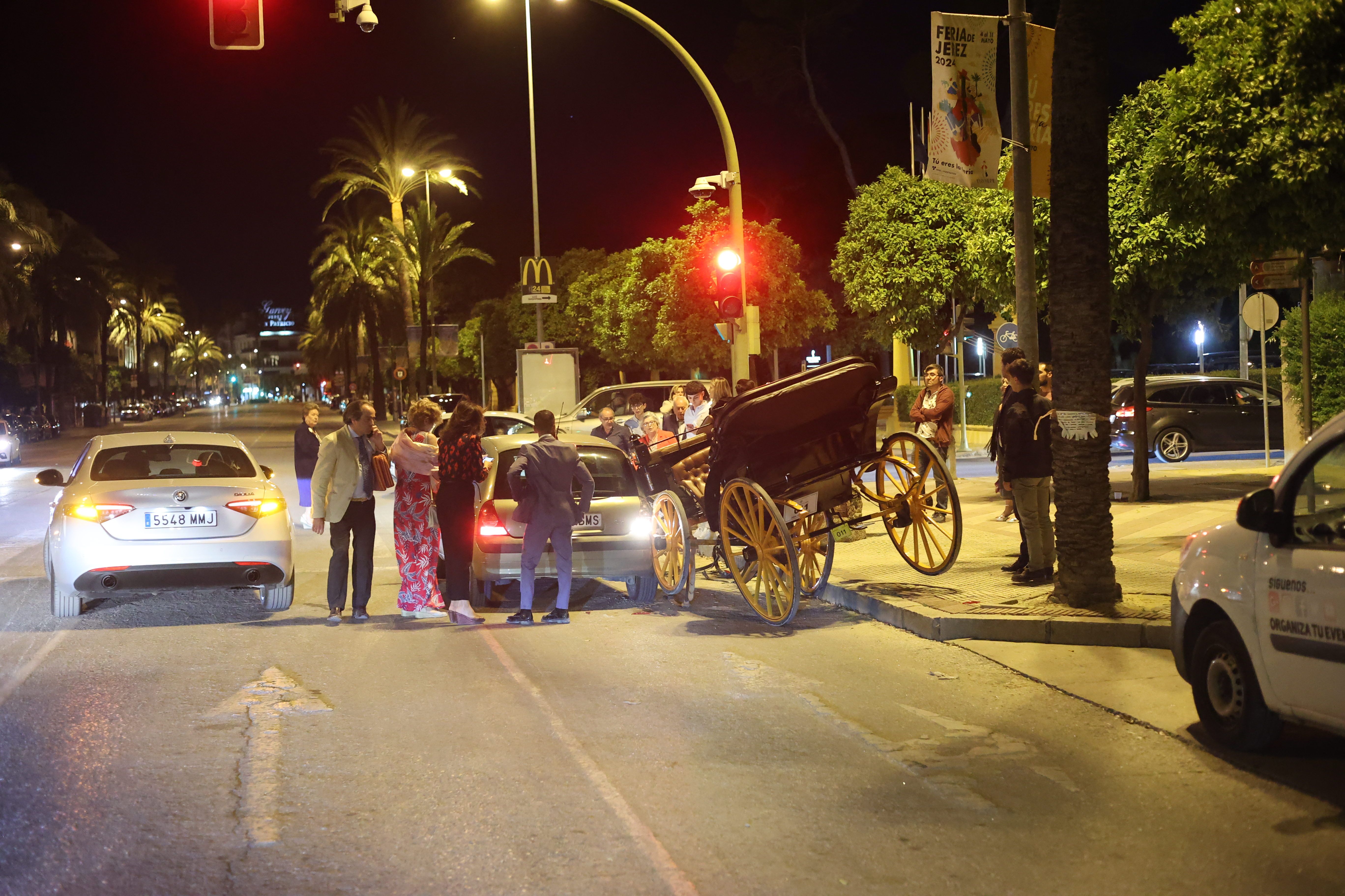 El accidente entre el coche de caballos y el turismo ha tenido lugar en la avenida Álvaro Domecq.