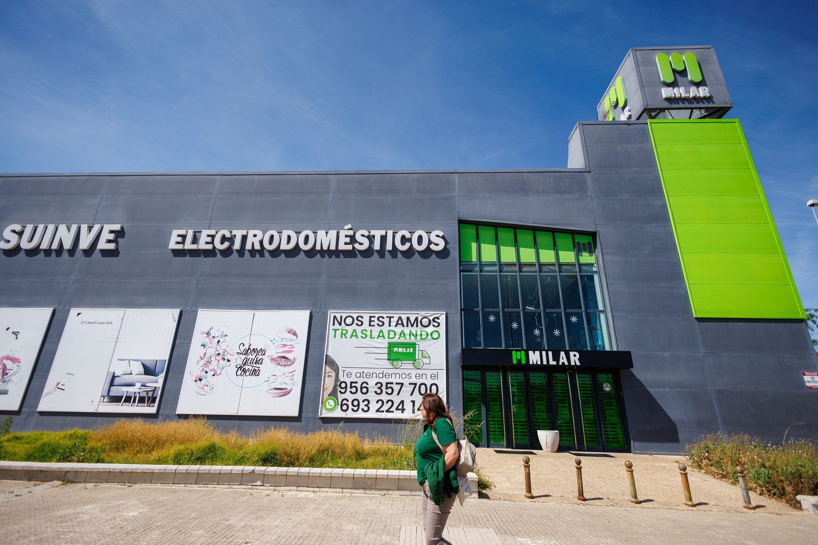 Vista de este lunes de la antigua tienda de Milar en Jerez, que ahora pasará a ser demolida en parte para abrir un nuevo McDonald's y un gimnasio.