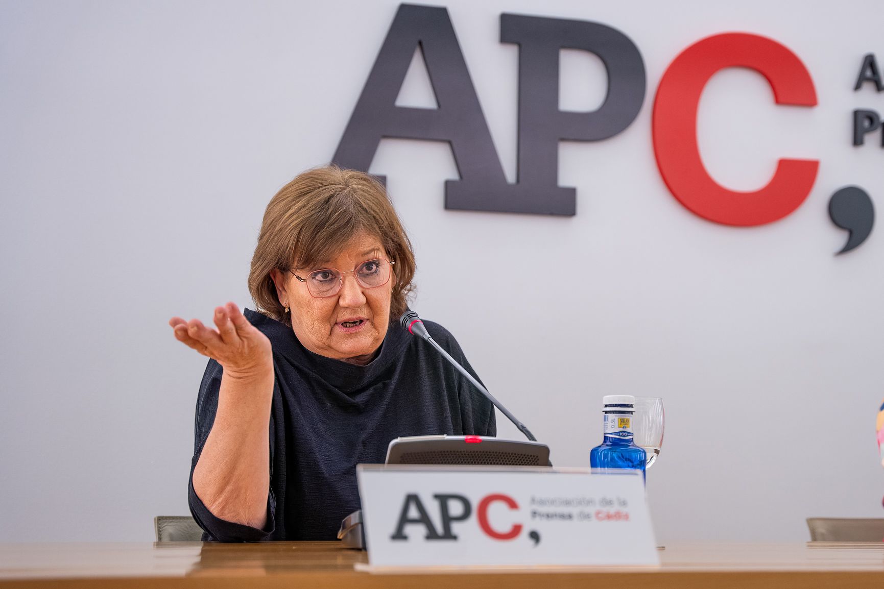 Olga Viza, en el debate organizado por la Asociación de la Prensa de Cádiz.  REYNA