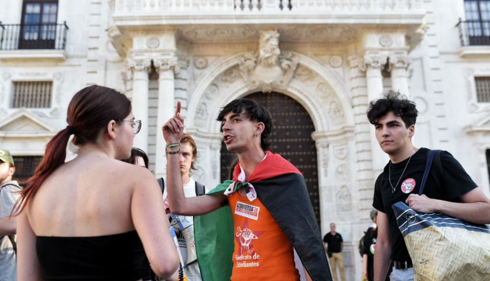 La acampada por Palestina en la Universidad de Sevilla, en imágenes.