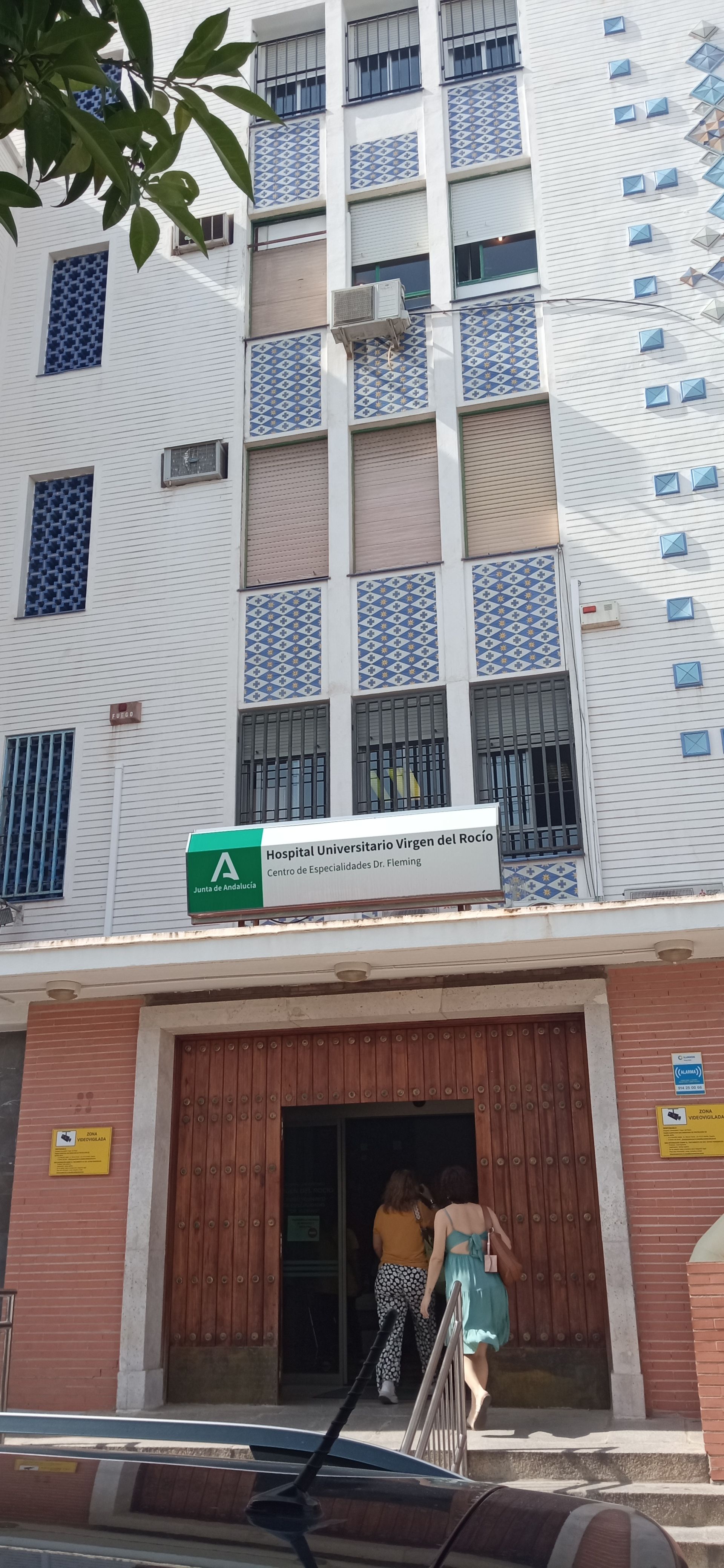 Foto 2. Entrada Centro de Especialidades Fleming de Sevilla