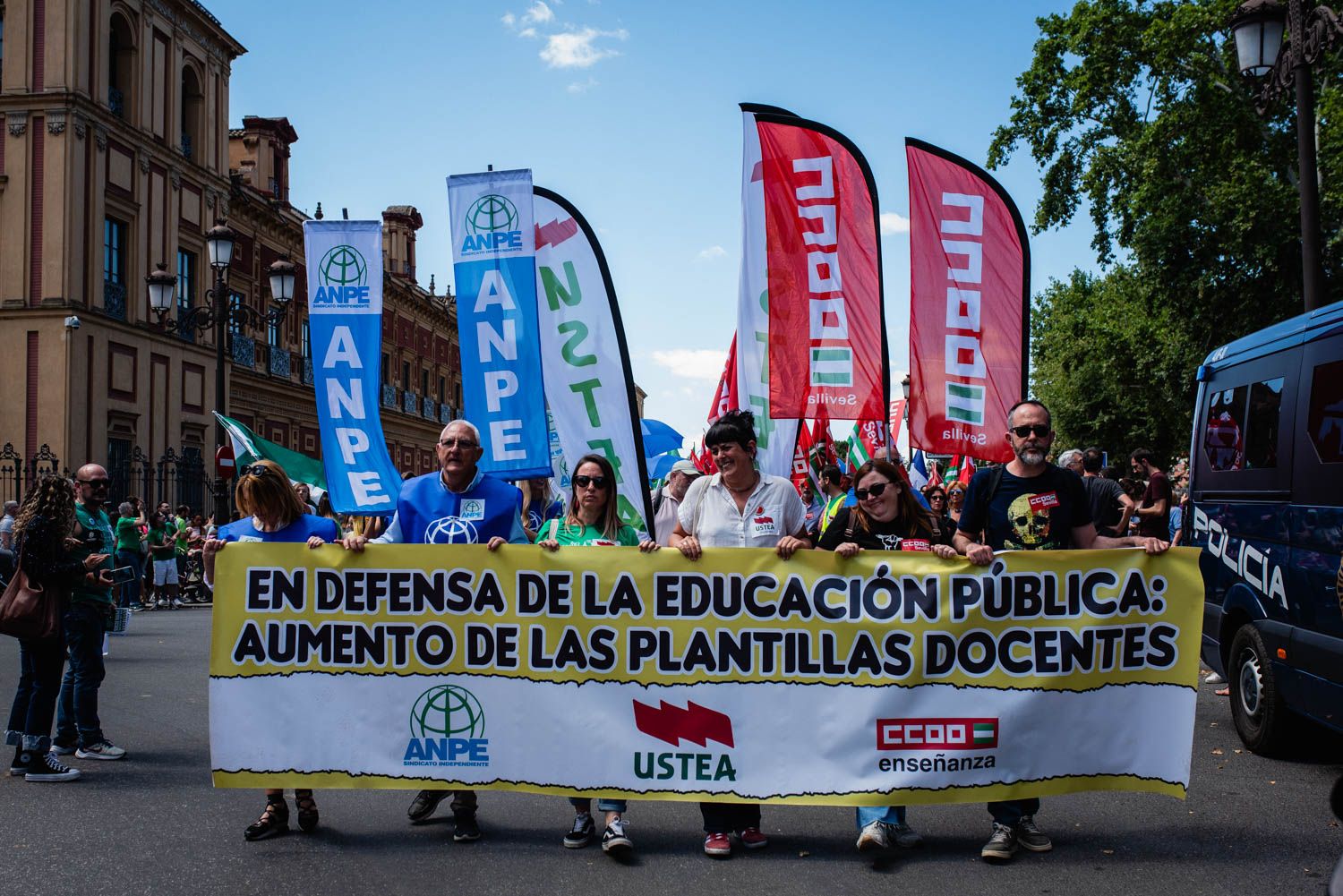 La huelga docente de Sevilla, desde San Telmo a las Setas, en imágenes.
