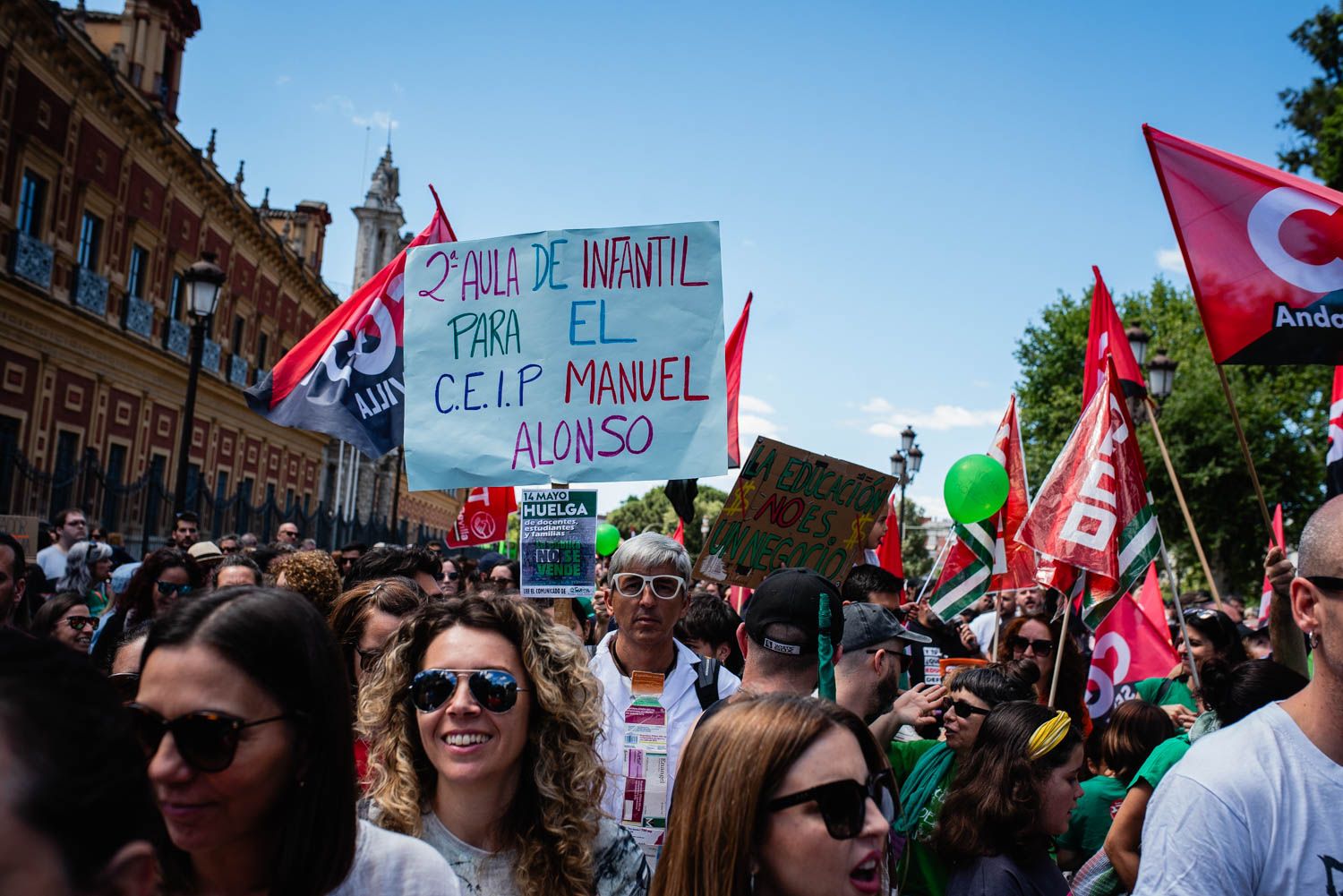 La huelga docente de Sevilla, desde San Telmo a las Setas, en imágenes.