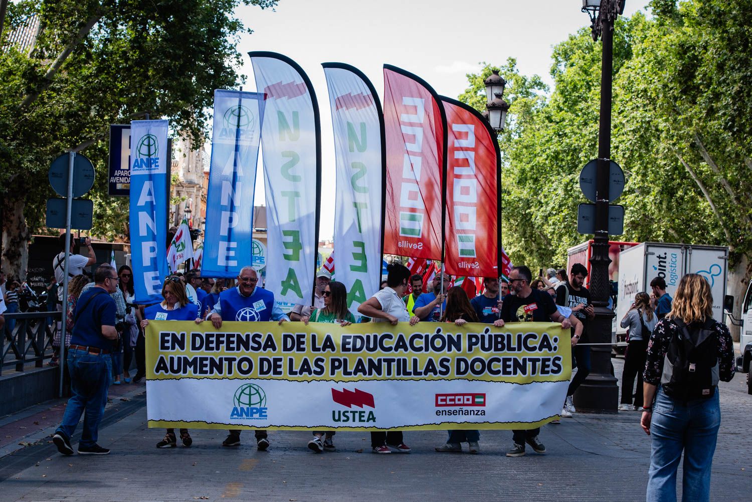 La huelga docente de Sevilla, desde San Telmo a las Setas, en imágenes.
