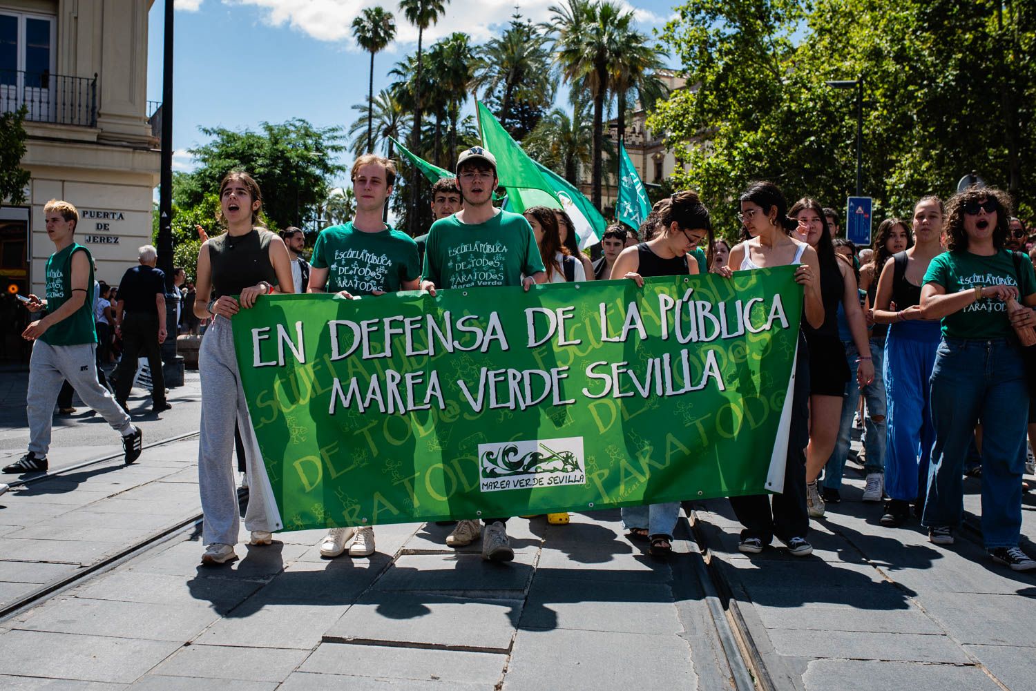 La huelga docente de Sevilla, desde San Telmo a las Setas, en imágenes.