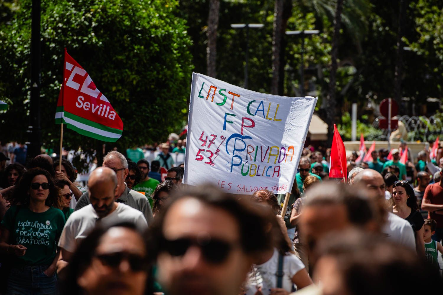 La huelga docente de Sevilla, desde San Telmo a las Setas, en imágenes.