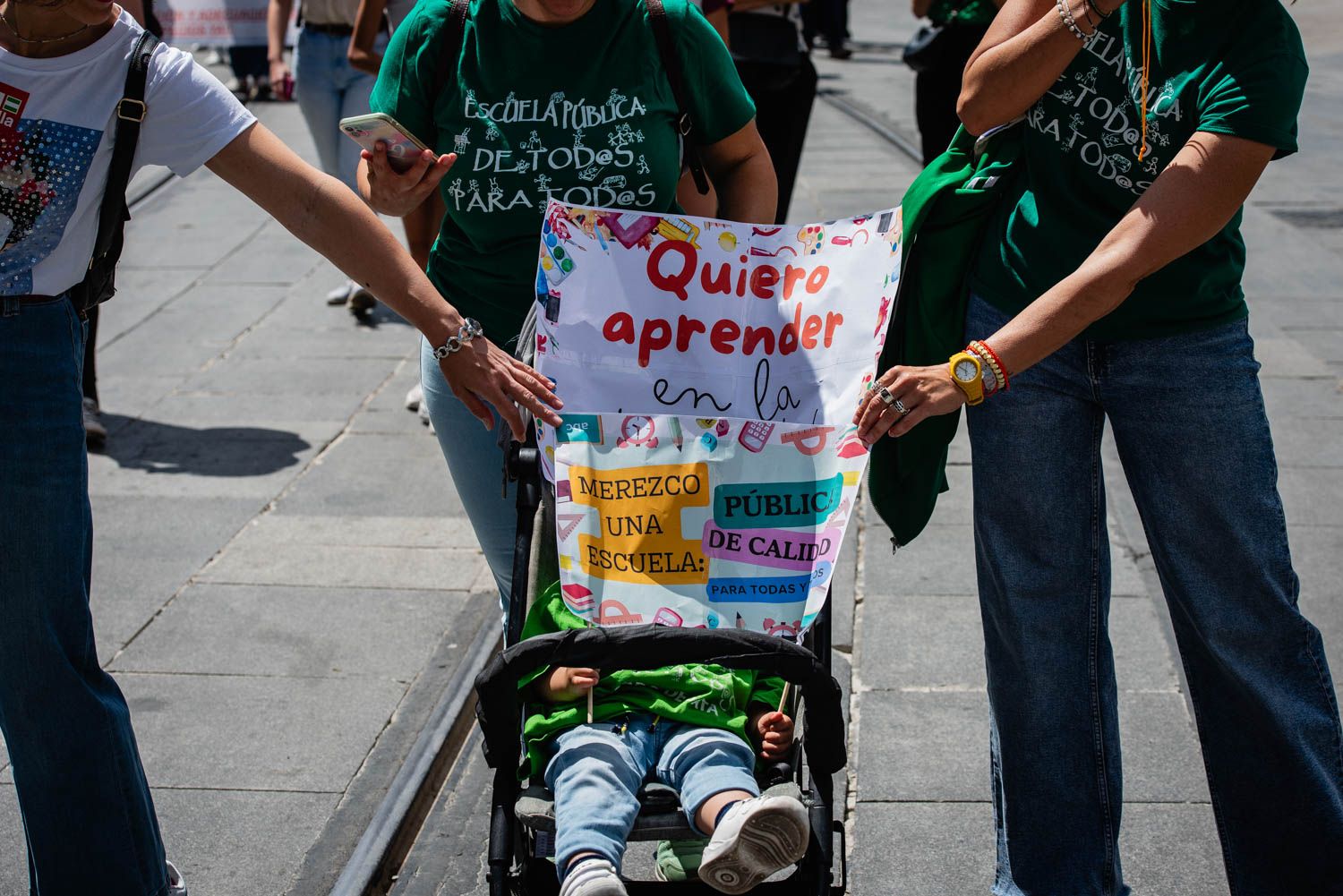 La huelga docente de Sevilla, desde San Telmo a las Setas, en imágenes.
