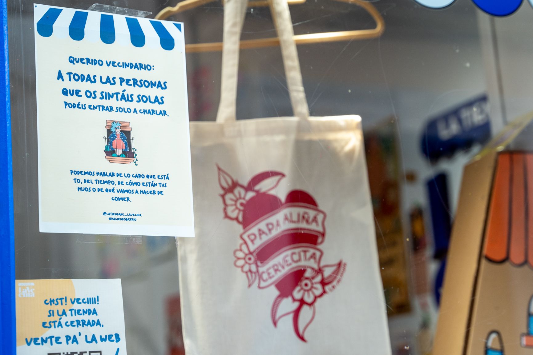Cartel en el que se basa la campaña contra la soledad que se ha hecho viral.   REYNA