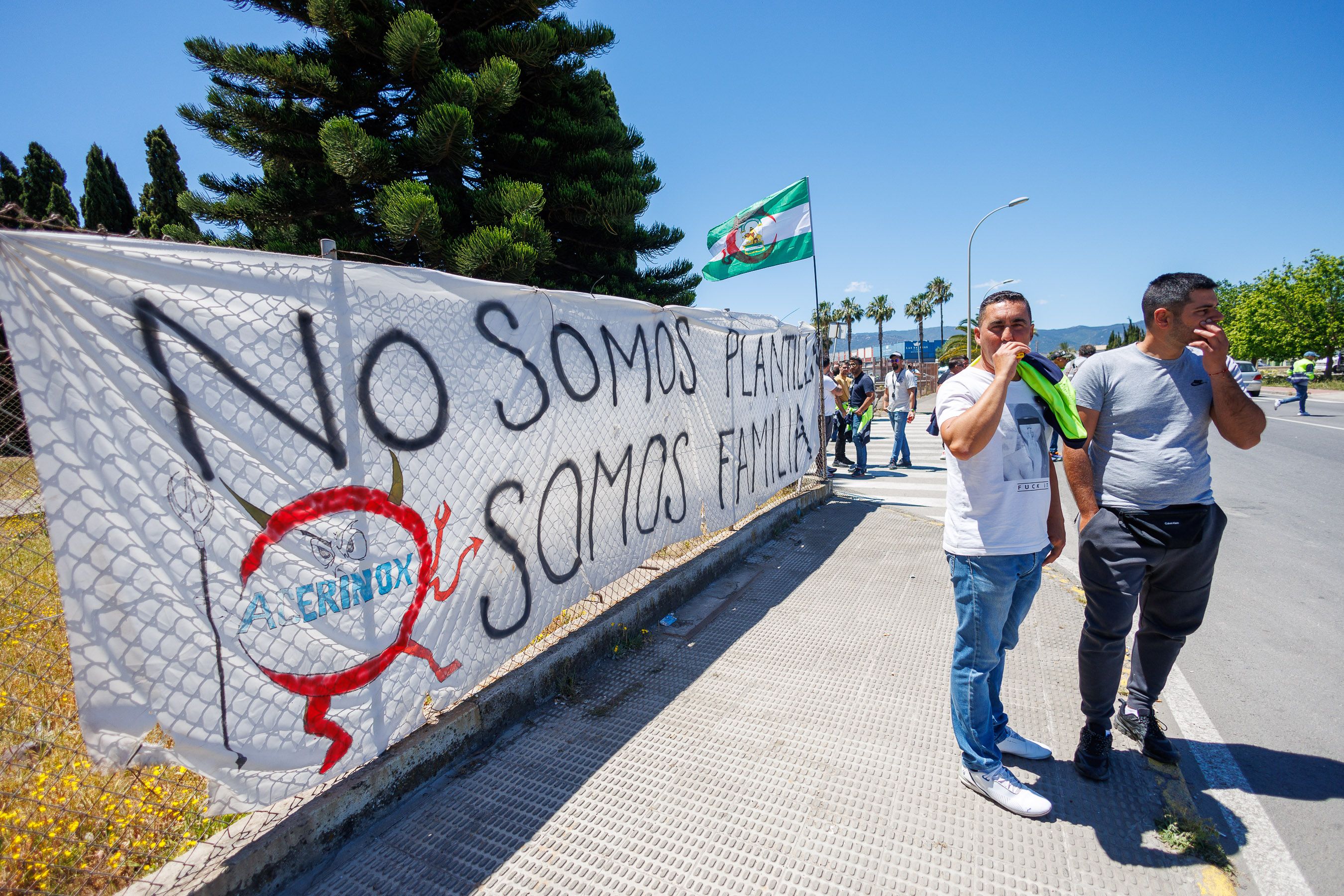 Trabajadores de Acerinox durante la huelga.