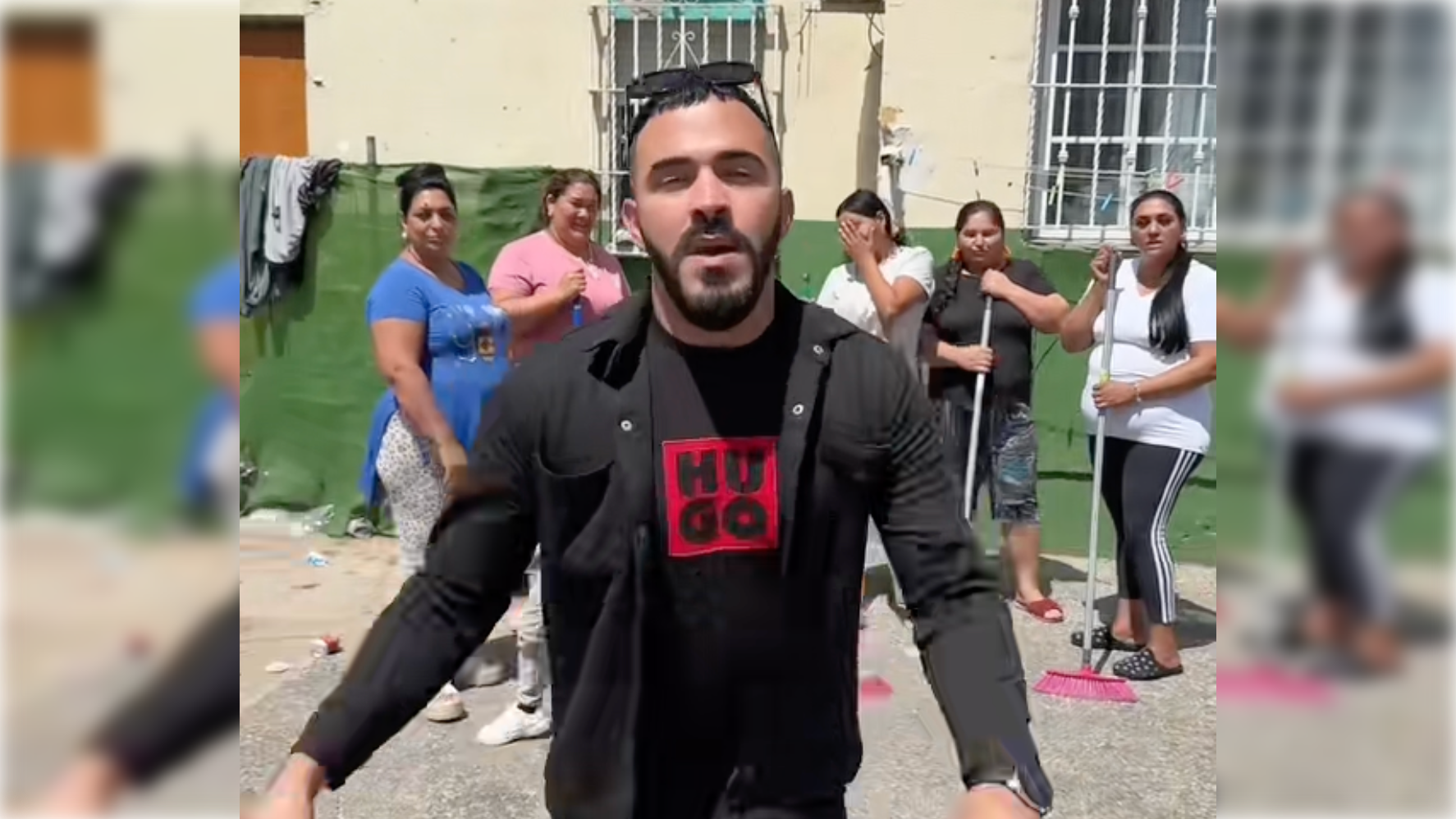 Manuel Jiménez, el 'reportero' que revoluciona las Tres Mil Viviendas.
