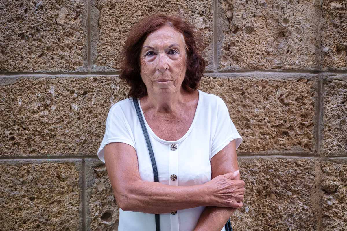 Mercedes Valimaña en una calle de El Puerto. FOTO: MANU GARCÍA