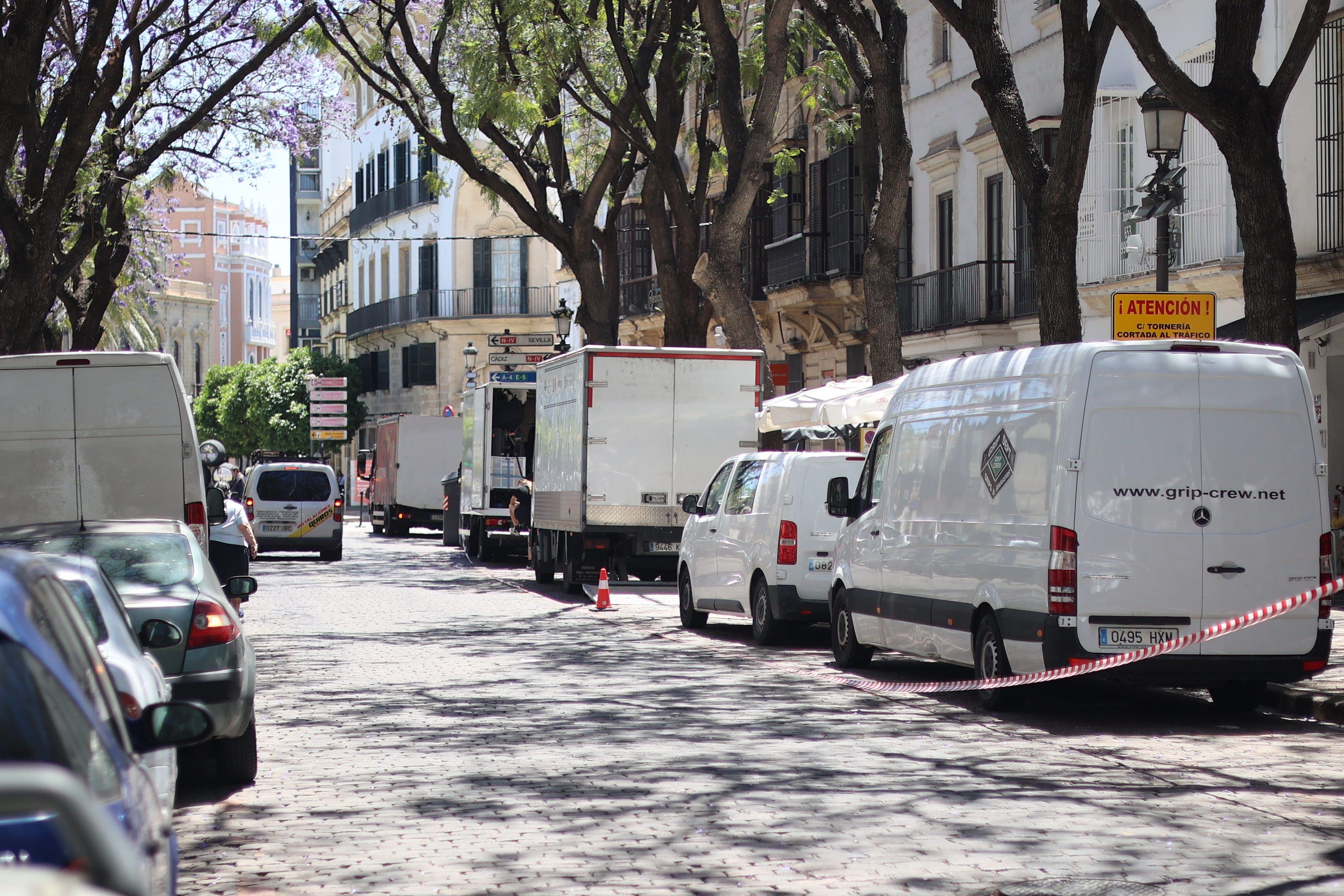 Camiones del rodaje de la nueva película en el centro de Jerez. Camiones del rodaje de la nueva película en el centro de Jerez.