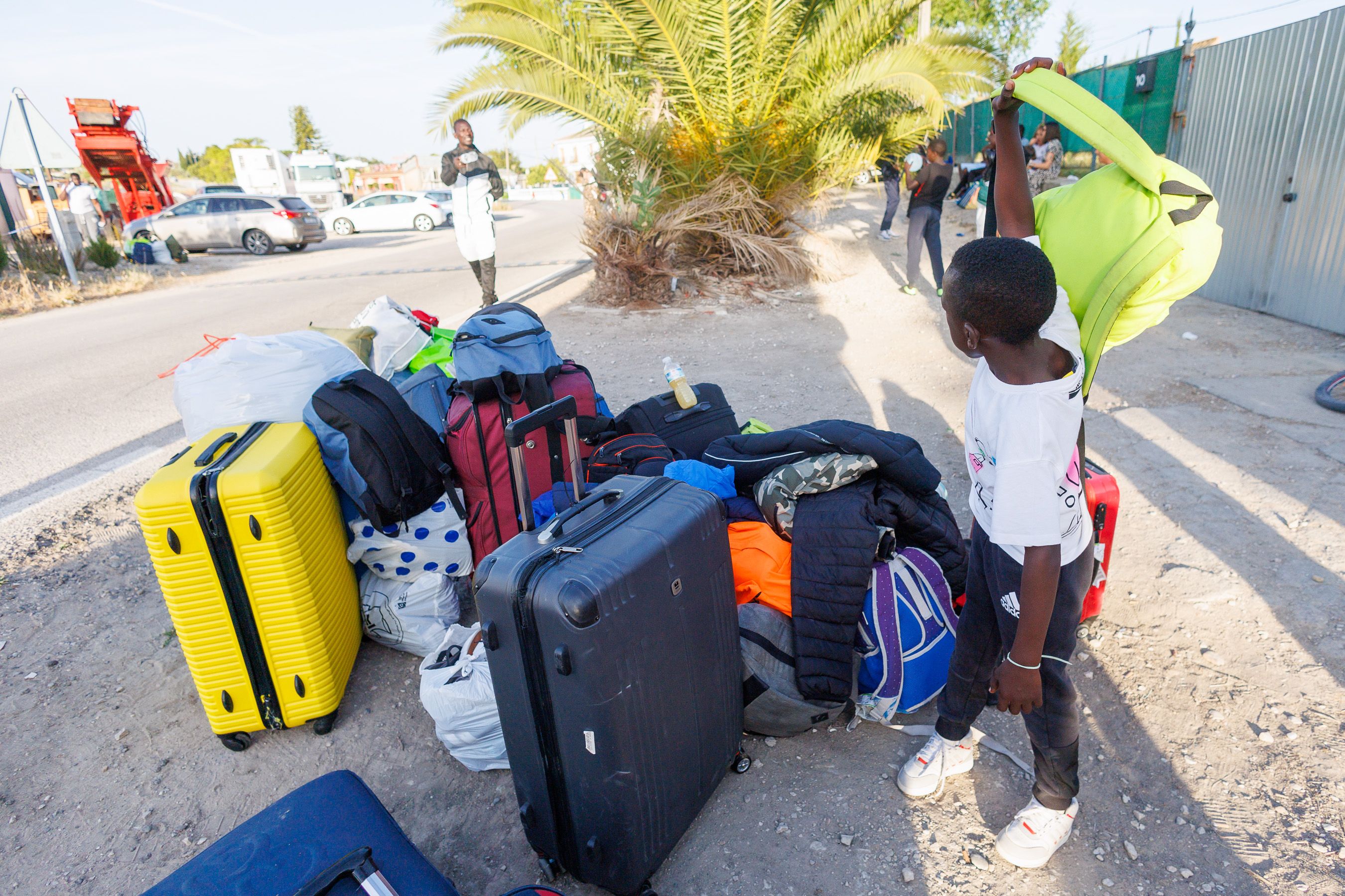 Uno de los menores migrantes en el centro de cuartillos.