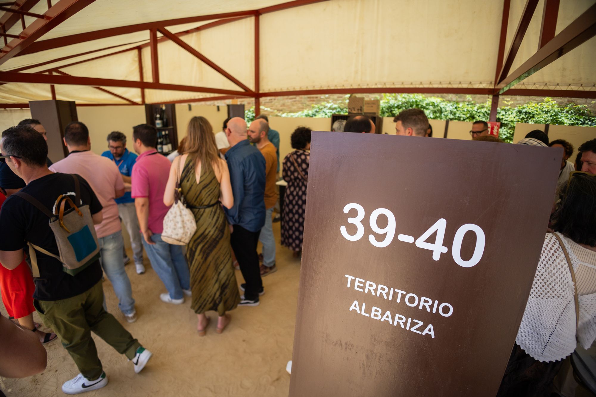 Imagen del expositor de Territorio Albariza en Vinoble 2024, siempre con 'buena entrada'.