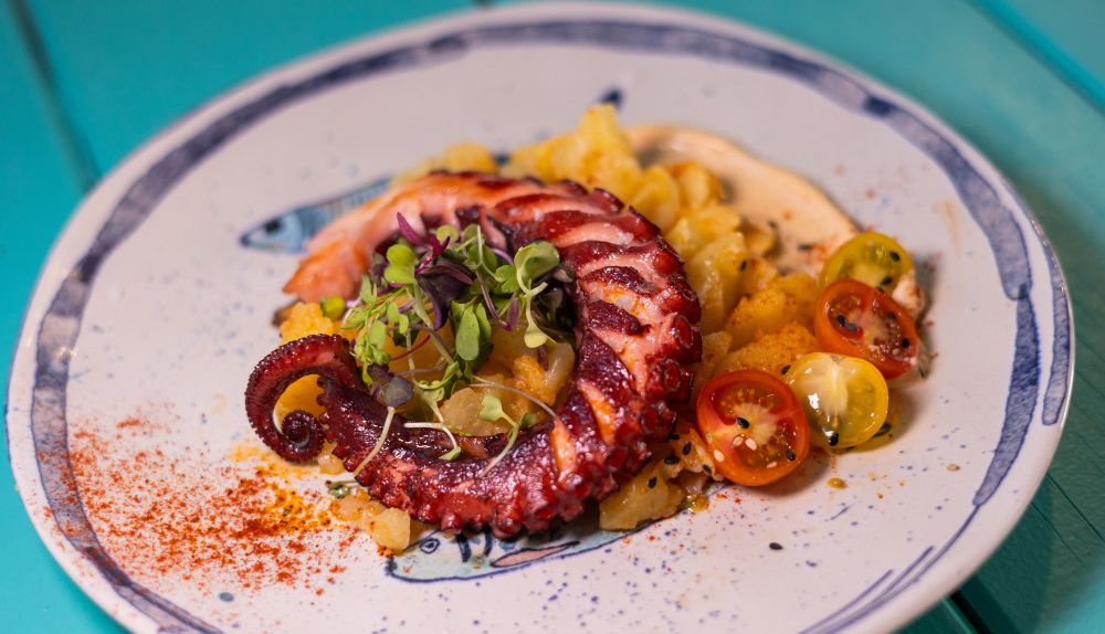 ⁠⁠Rejo de pulpo con parmentier de patata a feira.