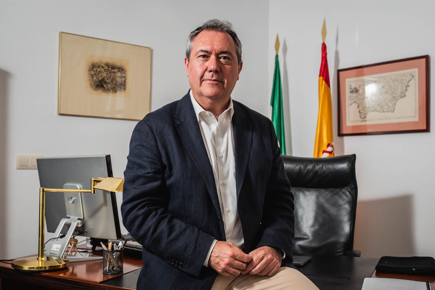 Juan Espadas, secretario general del PSOE de Andalucía, en su despacho. Juan Espadas, secretario general del PSOE de Andalucía, en su despacho.