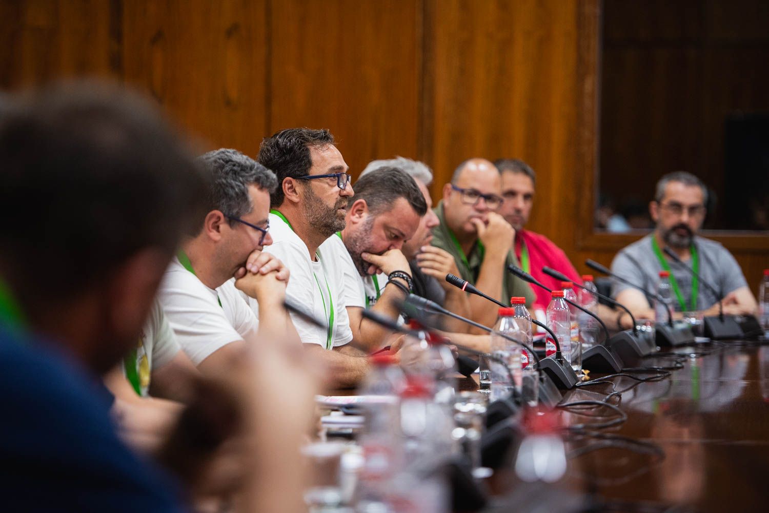Los representantes del Comité de Huelga de Acerinox en el Parlamento.