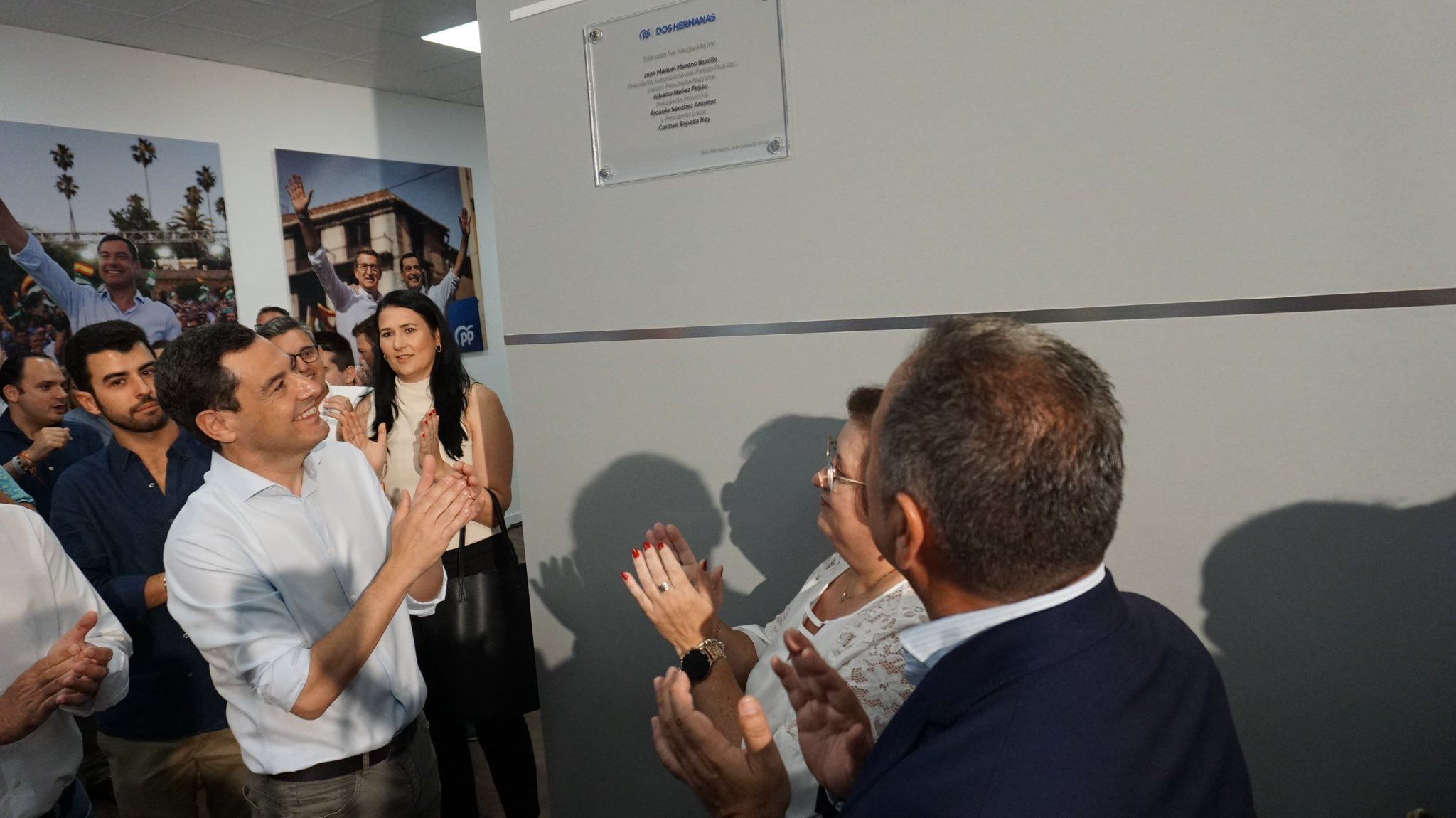 Moreno inaugura, este pasado martes, la nueva sede del PP de Dos Hermanas. Moreno inaugura, este pasado martes, la nueva sede del PP de Dos Hermanas.
