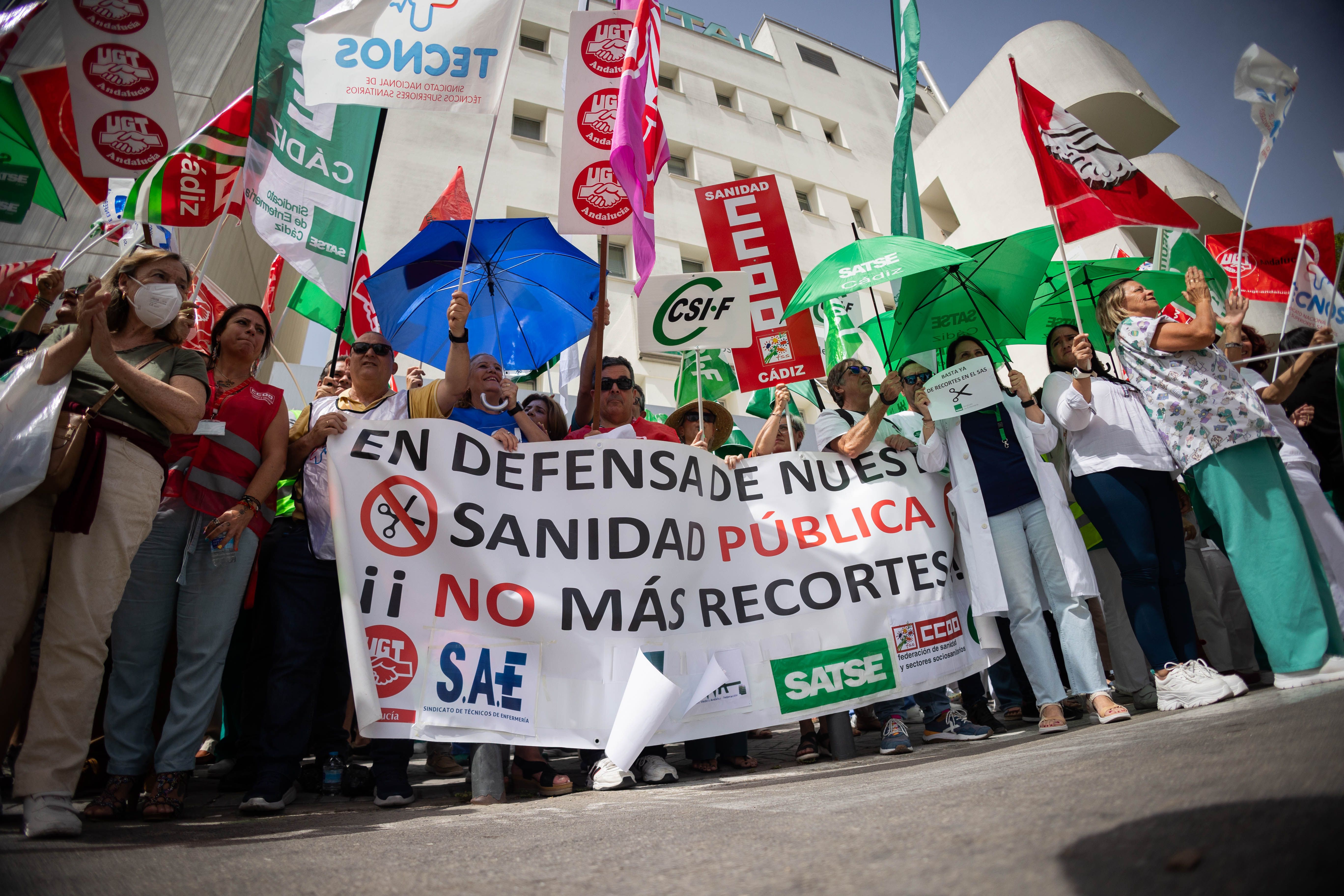 Una protesta en el hospital de Jerez contra los recortes de Salud. Una protesta en el hospital de Jerez contra los recortes de Salud.