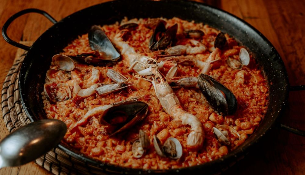 Paella de arroz marinero. 