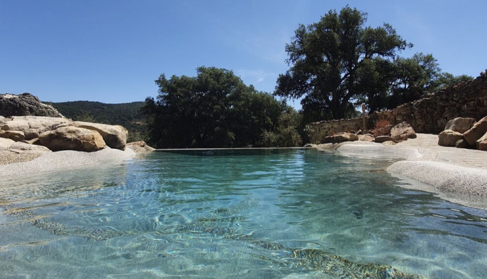 La piscina del hotel Tambor del Llano, en Grazalema.