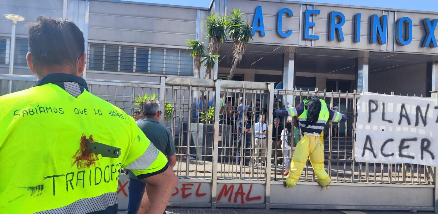 Una imagen de la jornada de votación en la planta de Acerinox en Palmones.